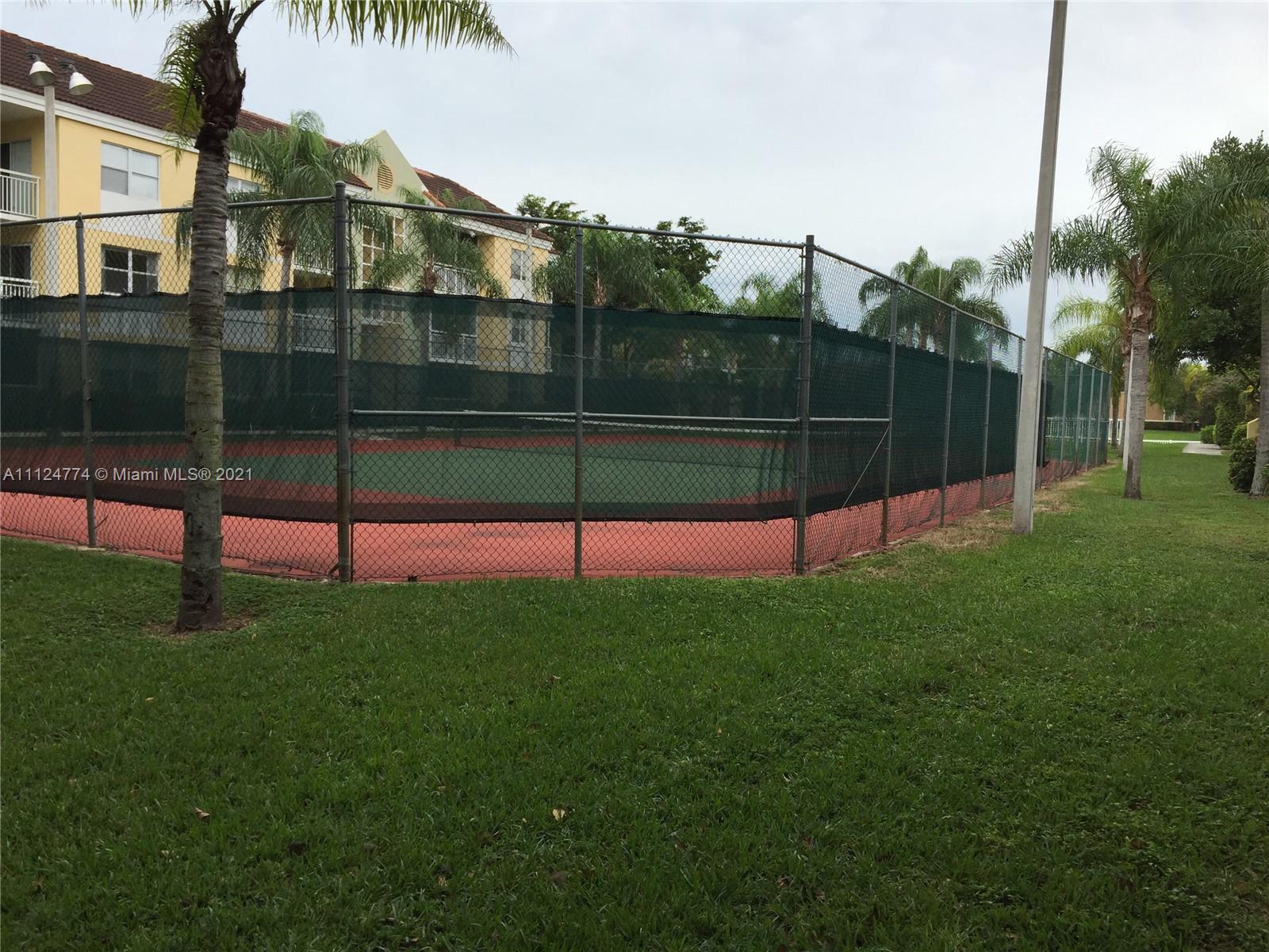 LE CLUB AT OLD CUTLER CON - Residential Lease