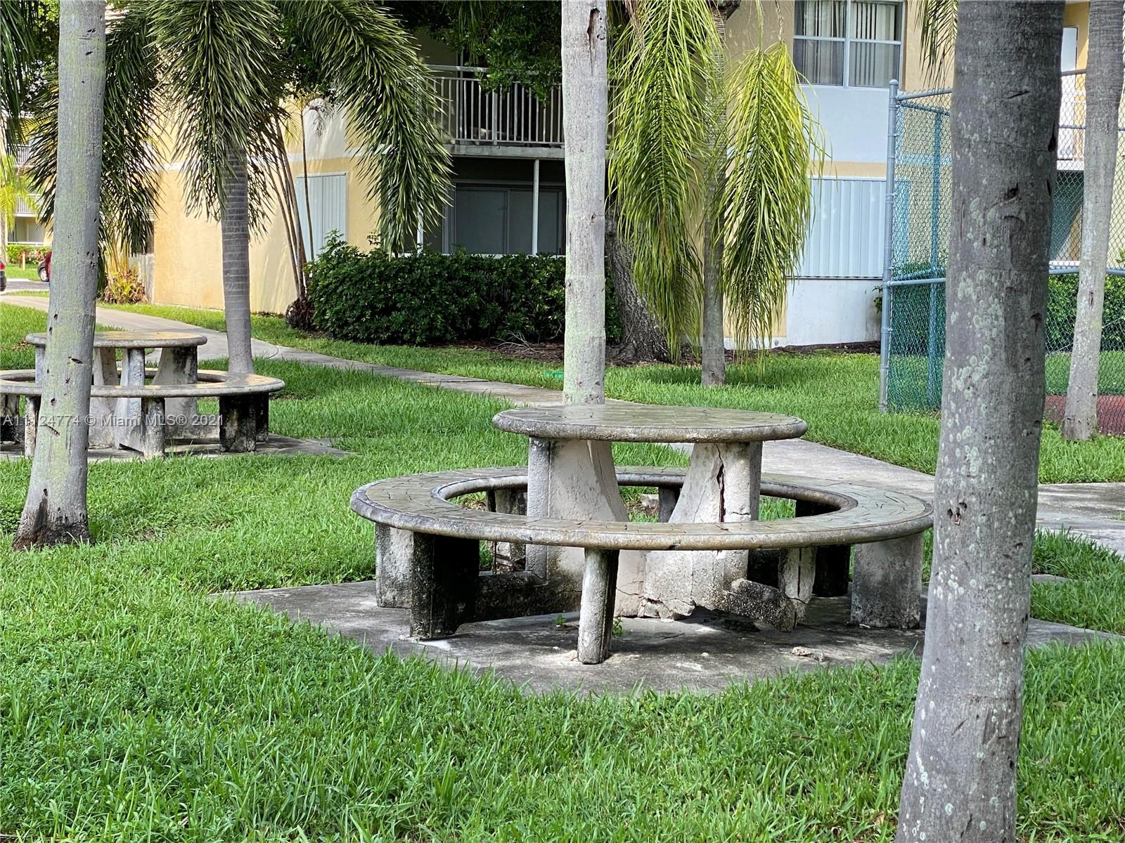 LE CLUB AT OLD CUTLER CON - Residential Lease