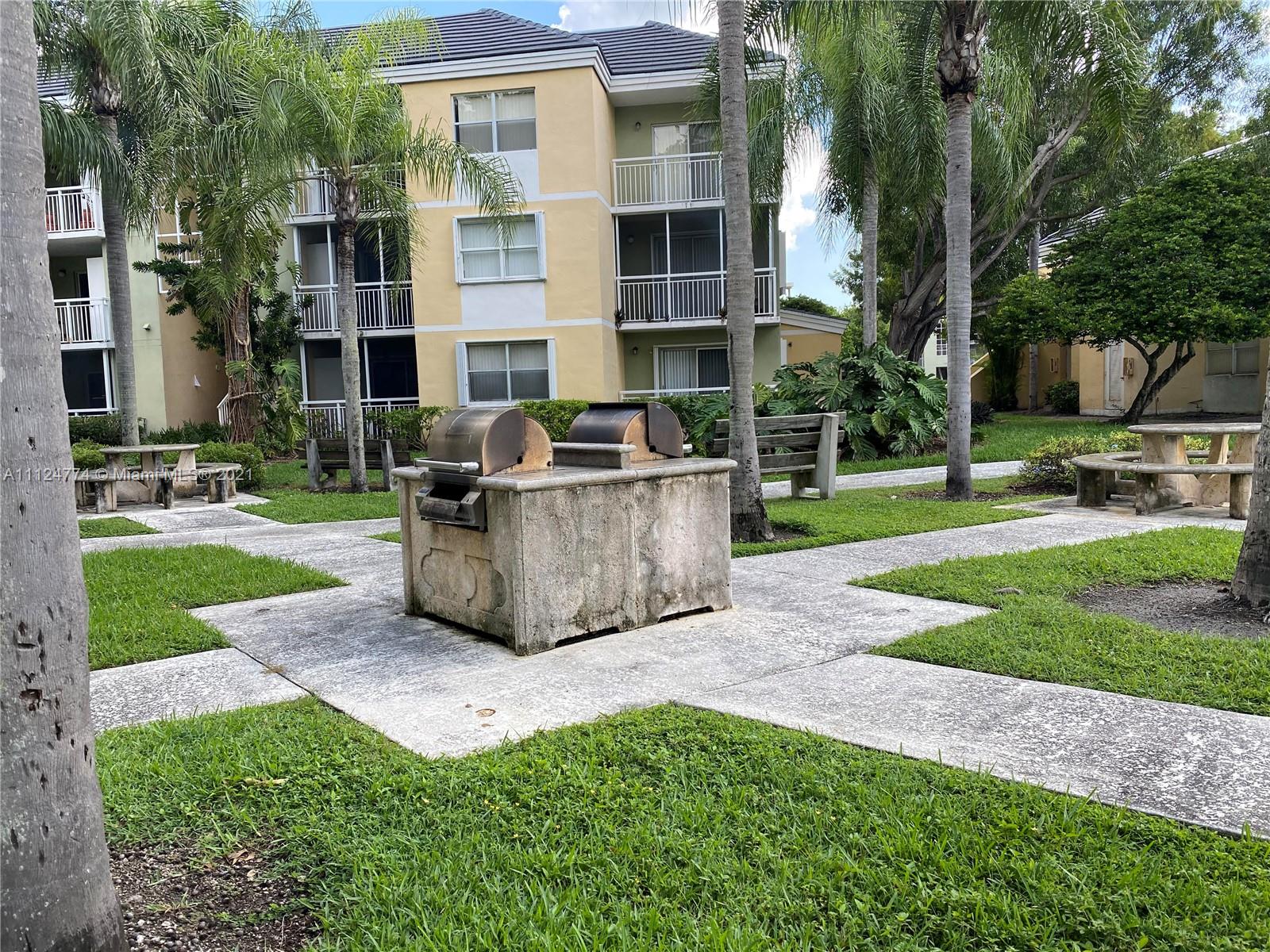 LE CLUB AT OLD CUTLER CON - Residential Lease