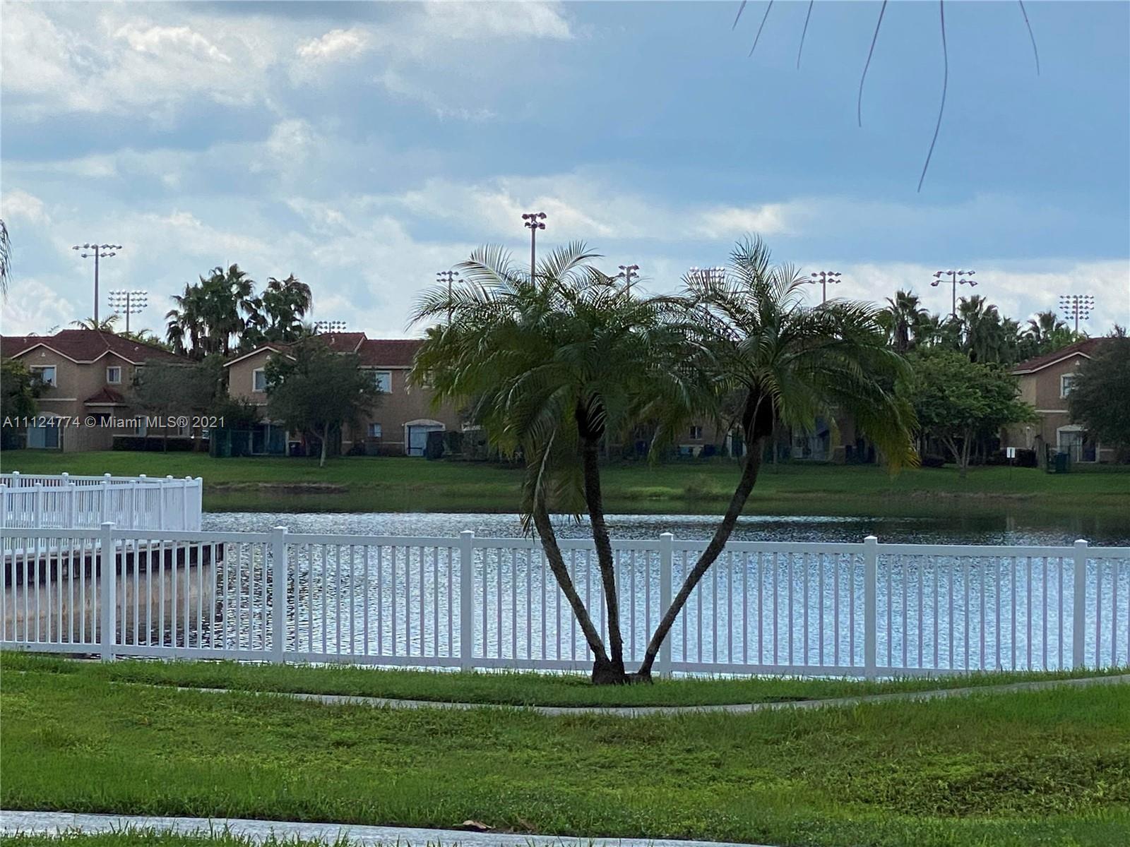 LE CLUB AT OLD CUTLER CON - Residential Lease
