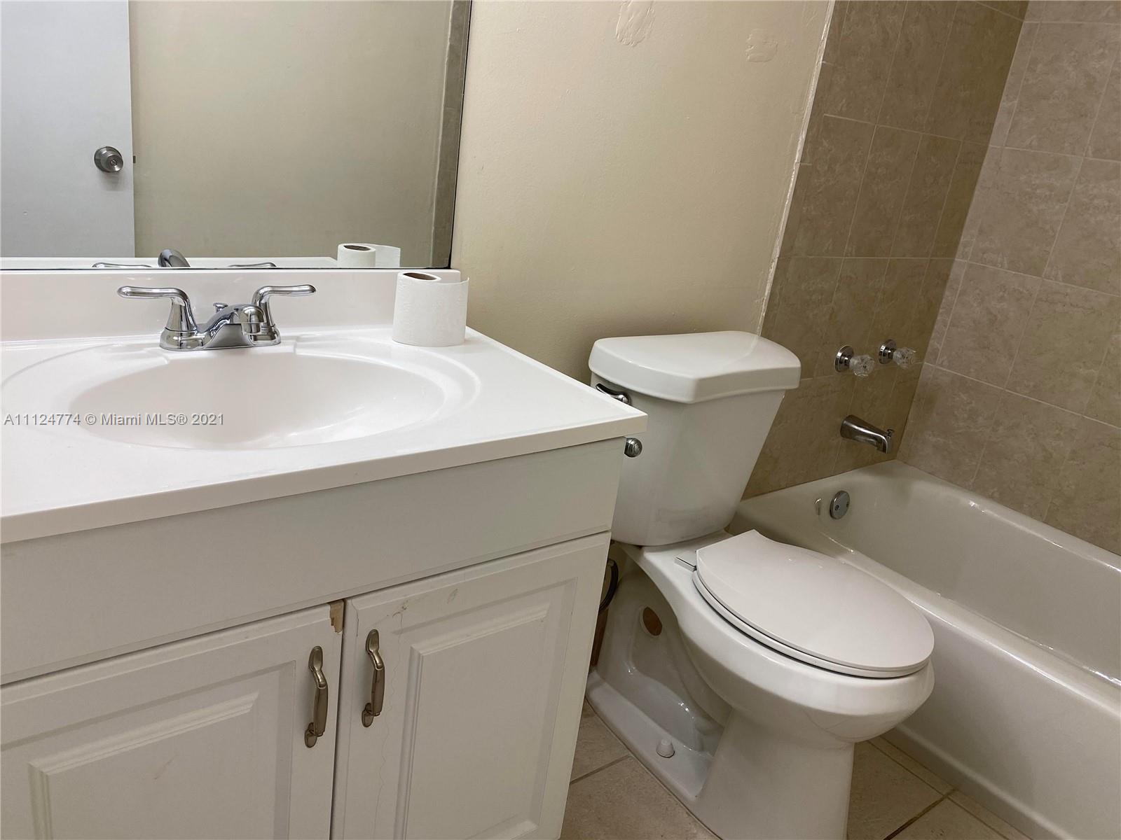 LE CLUB AT OLD CUTLER CON - Residential Lease
