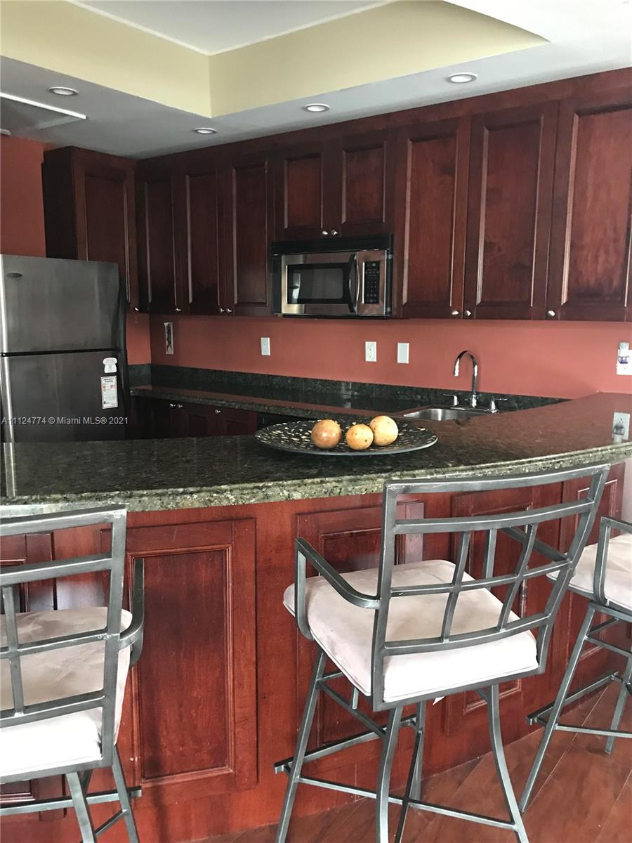 LE CLUB AT OLD CUTLER CON - Residential Lease