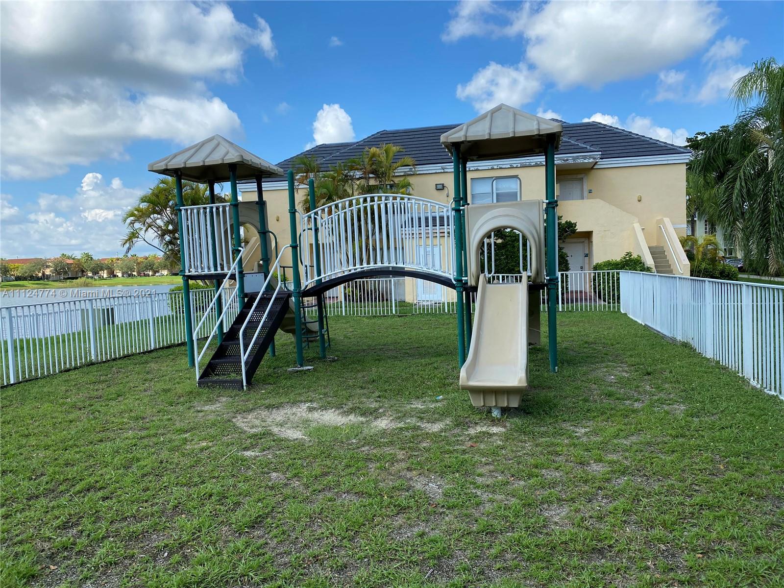 LE CLUB AT OLD CUTLER CON - Residential Lease