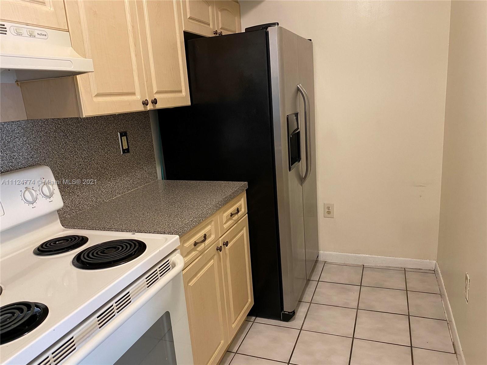 LE CLUB AT OLD CUTLER CON - Residential Lease