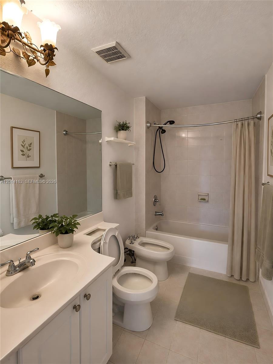 VENETIA VILLAS CONDO - Residential