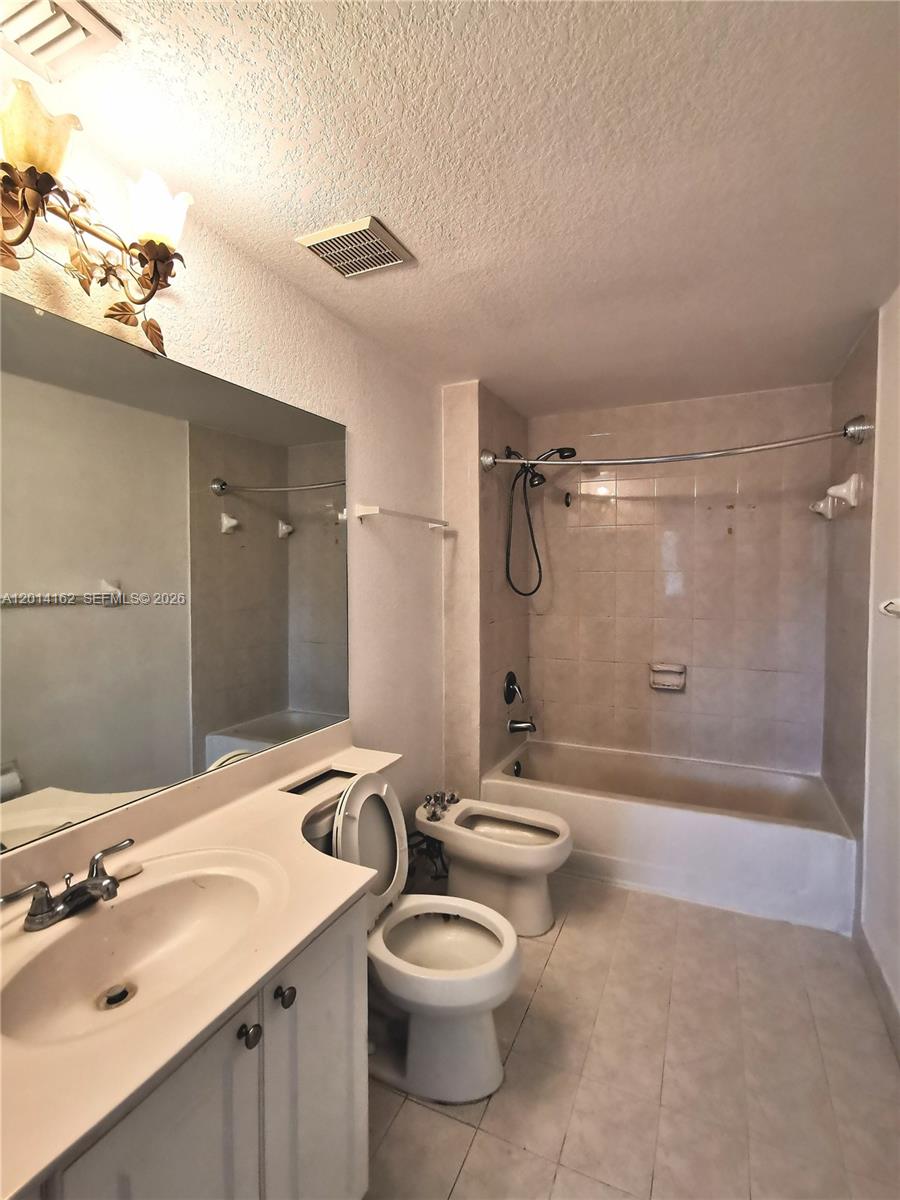 VENETIA VILLAS CONDO - Residential