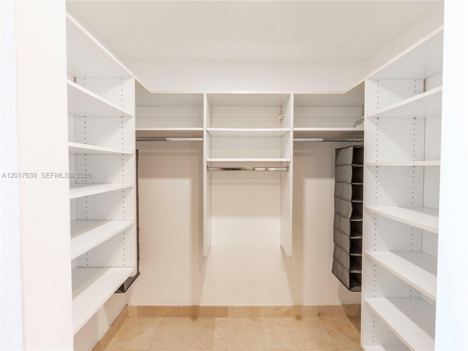 THE METROPOLITAN CONDO - Residential