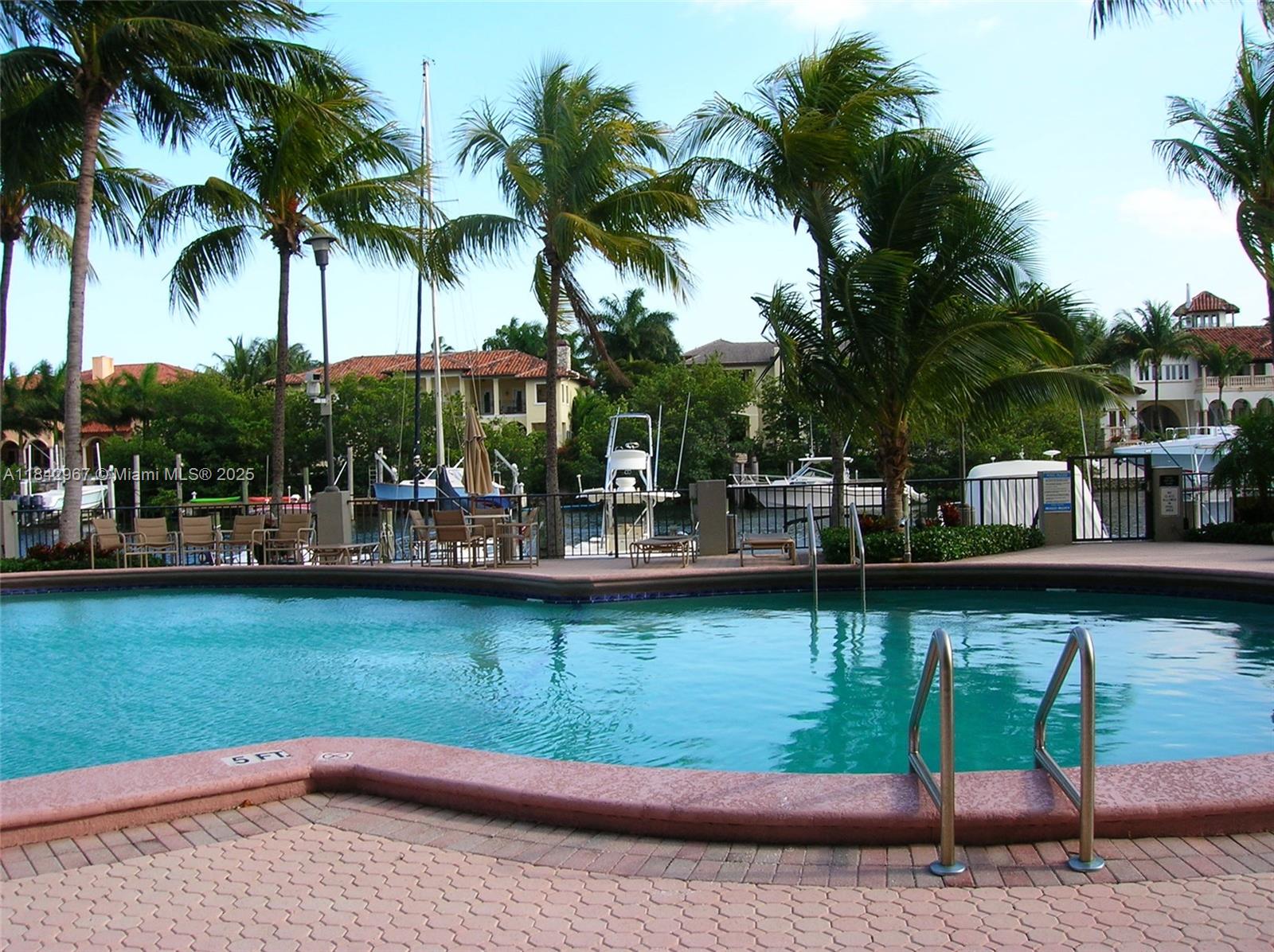 90 Edgewater Dr 514