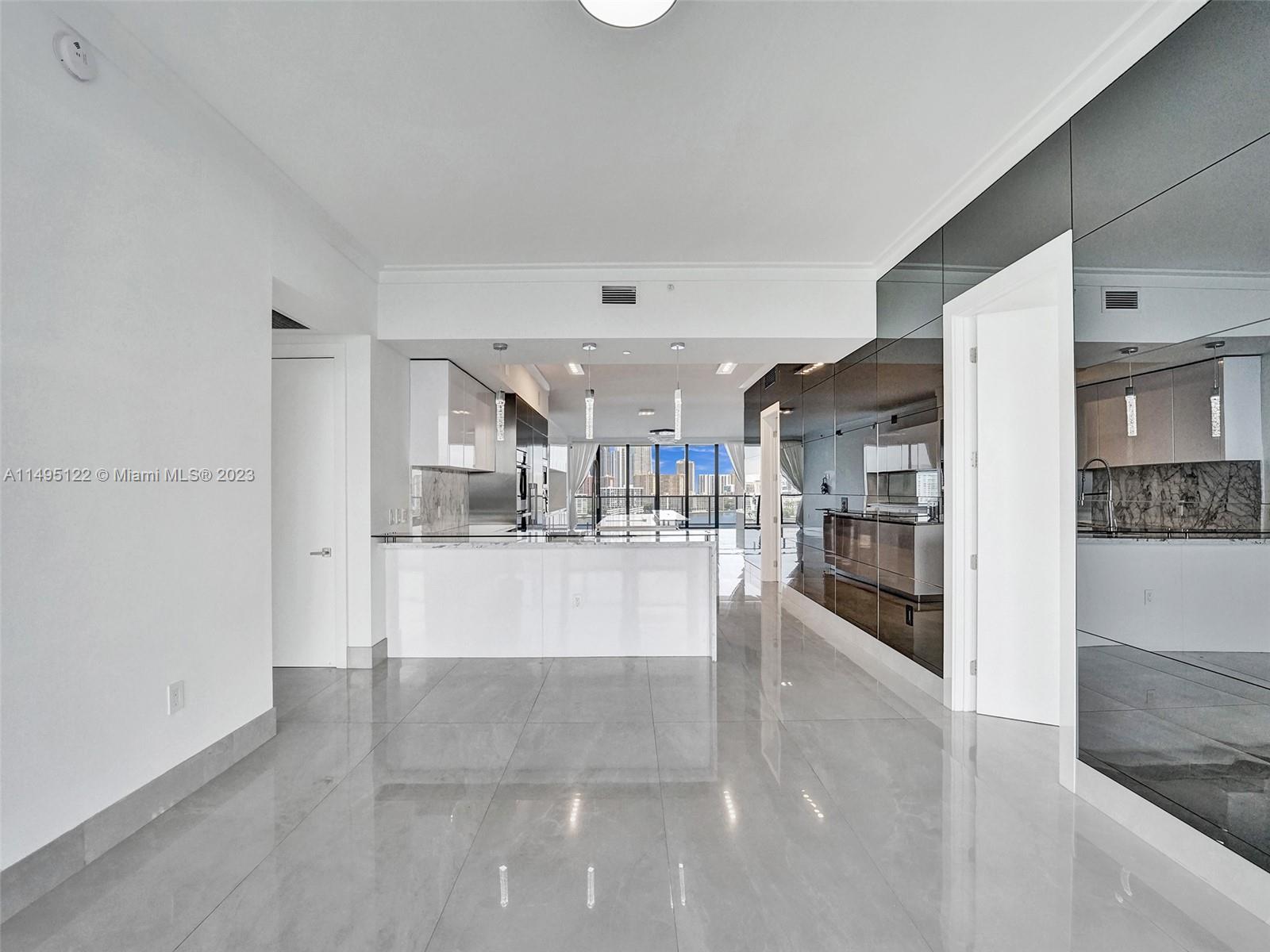 PRIVE CONDO - Residential