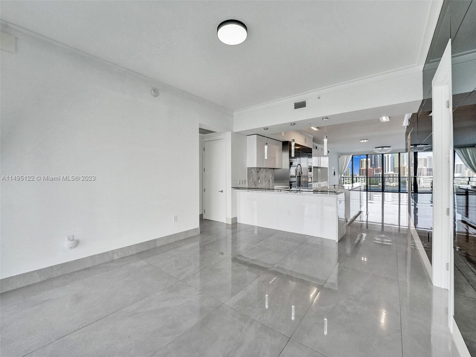 PRIVE CONDO - Residential