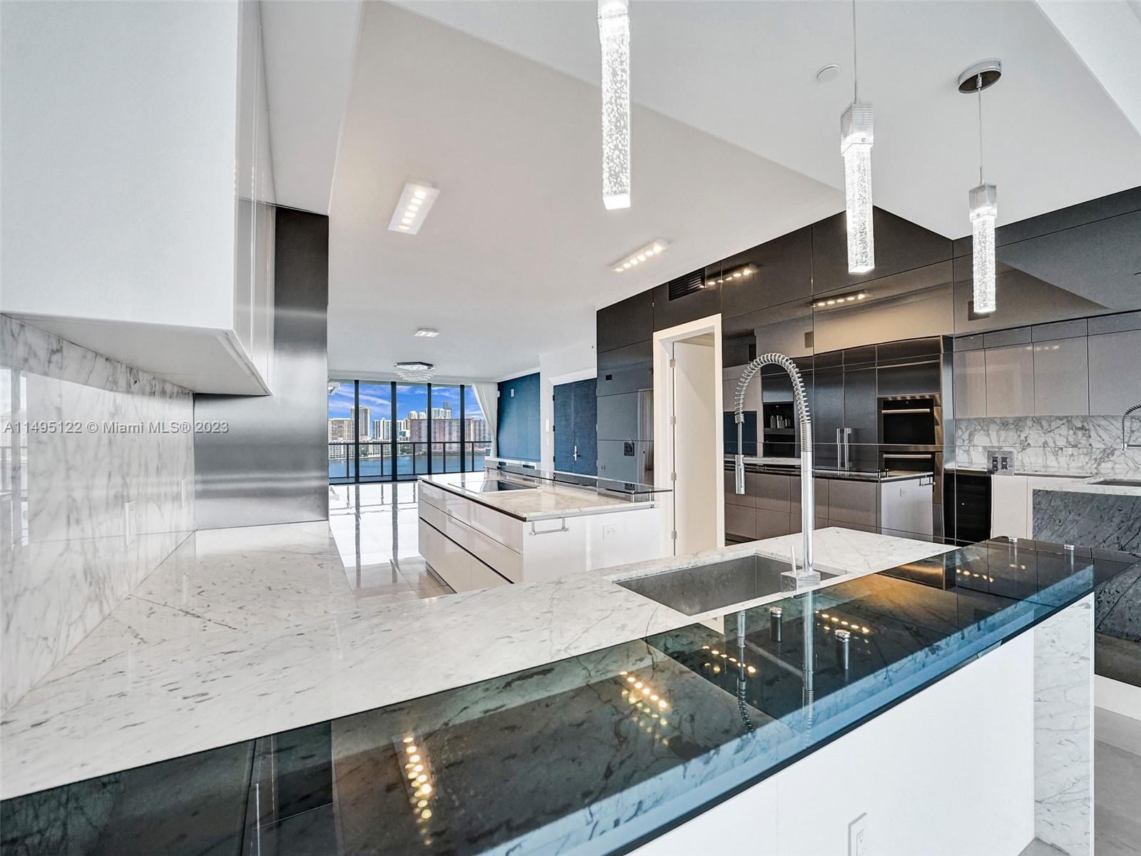 PRIVE CONDO - Residential