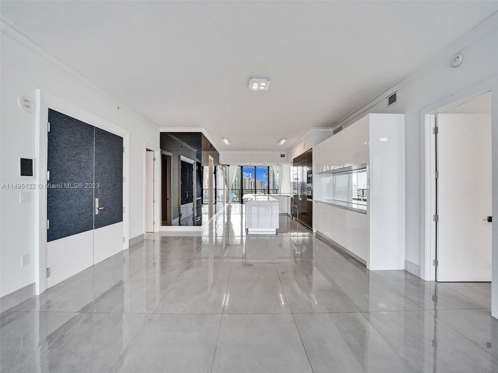 PRIVE CONDO - Residential