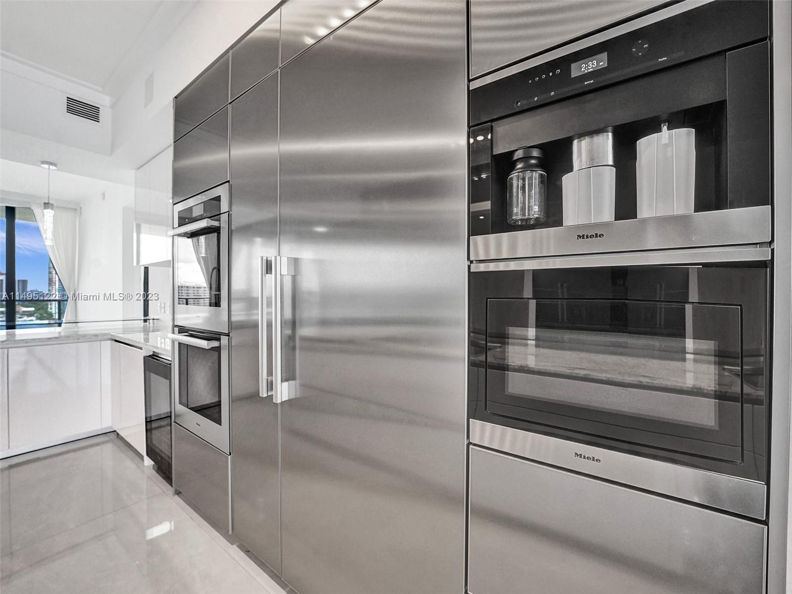 PRIVE CONDO - Residential