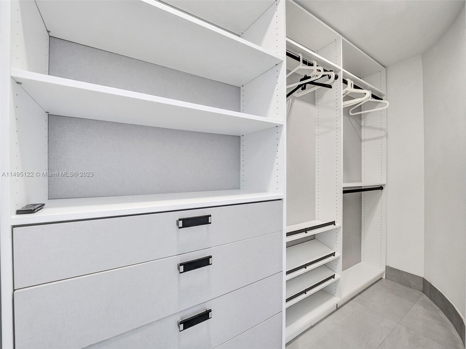 PRIVE CONDO - Residential