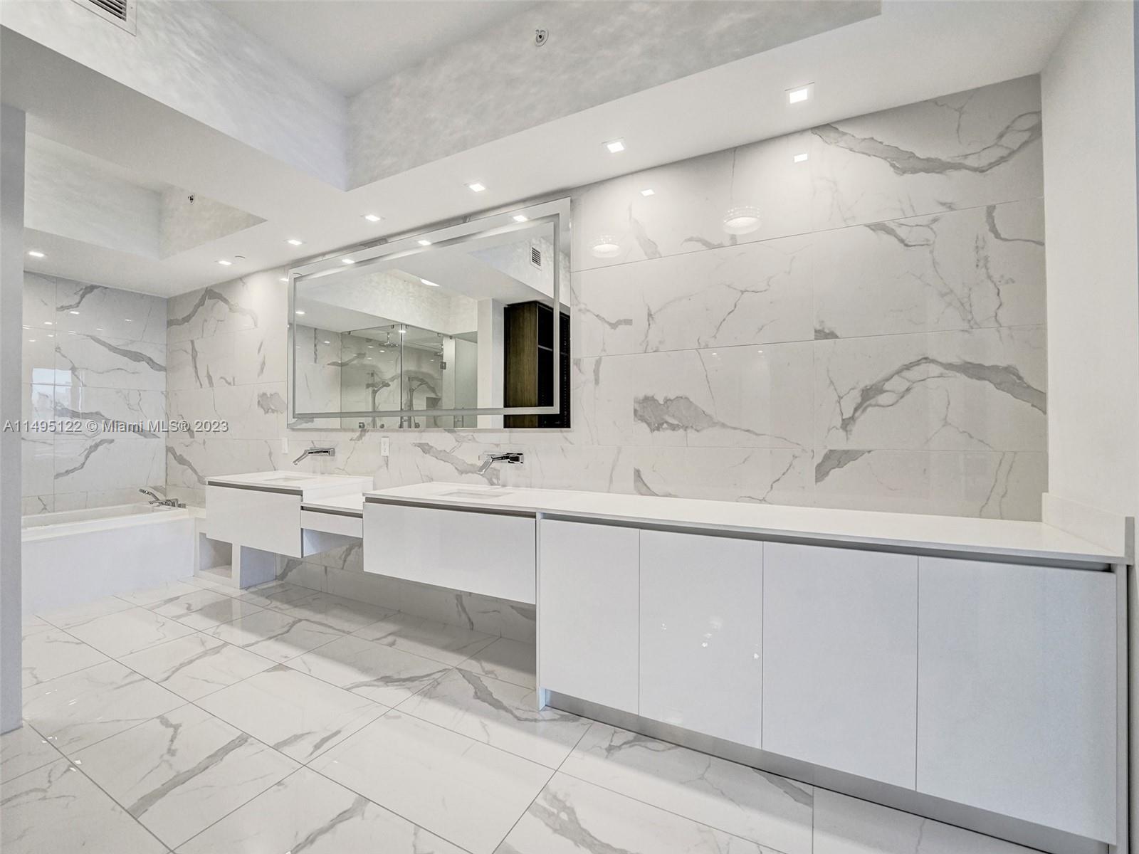 PRIVE CONDO - Residential