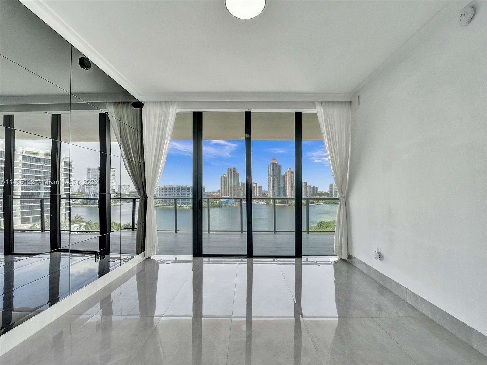 PRIVE CONDO - Residential