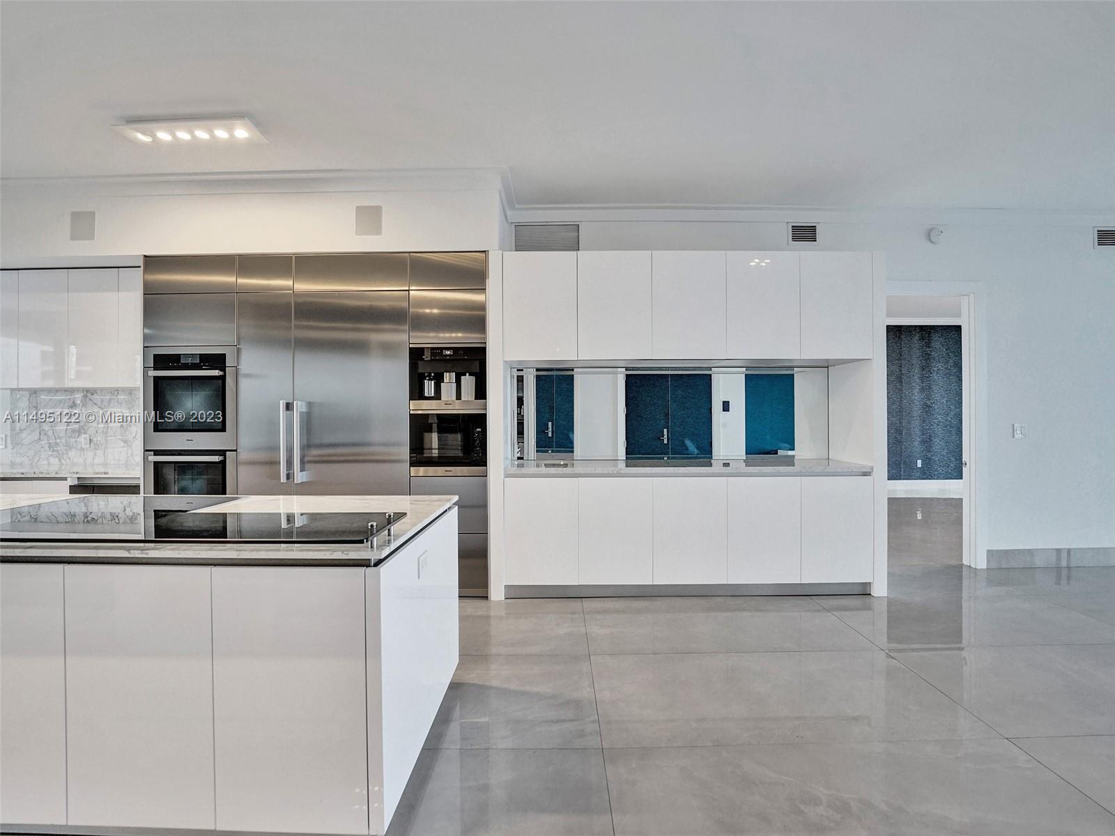 PRIVE CONDO - Residential