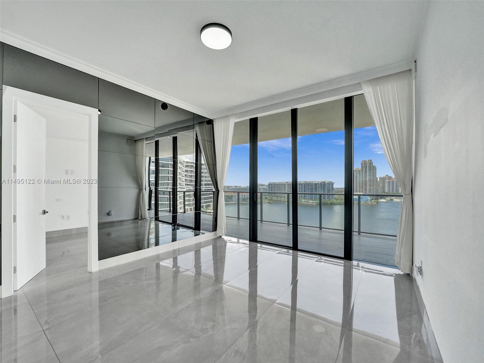 PRIVE CONDO - Residential