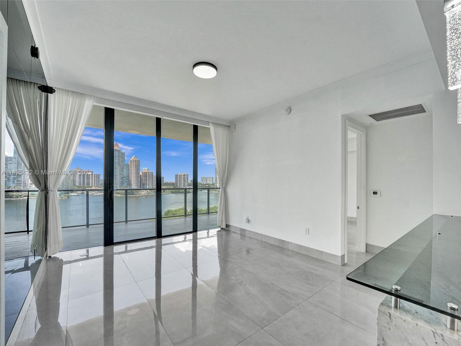 PRIVE CONDO - Residential