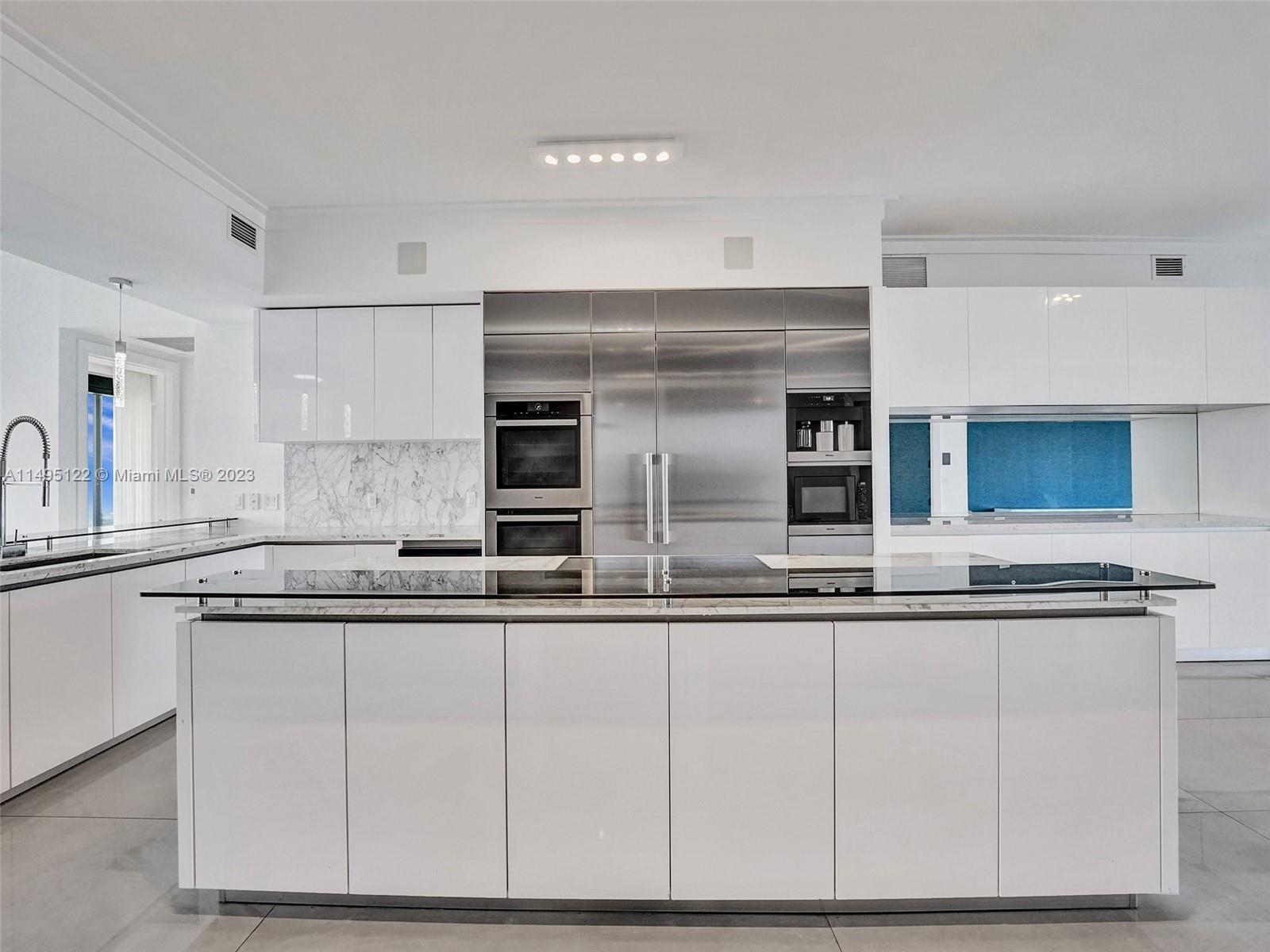 PRIVE CONDO - Residential