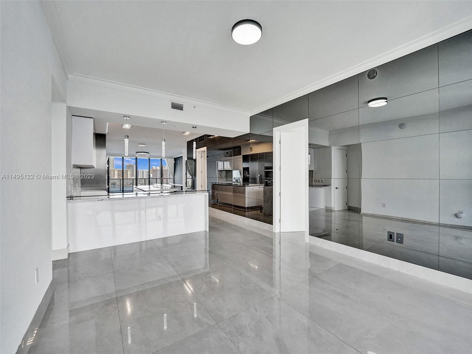 PRIVE CONDO - Residential