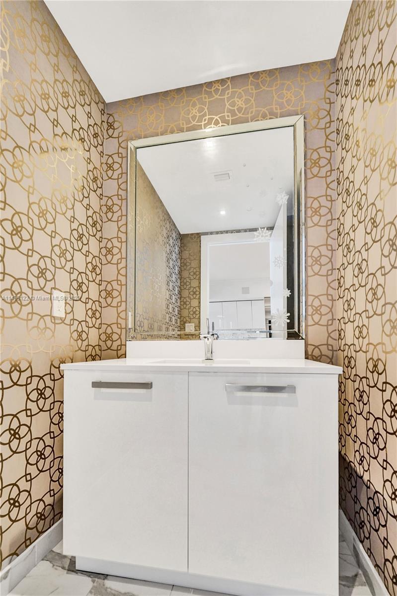 PRIVE CONDO - Residential