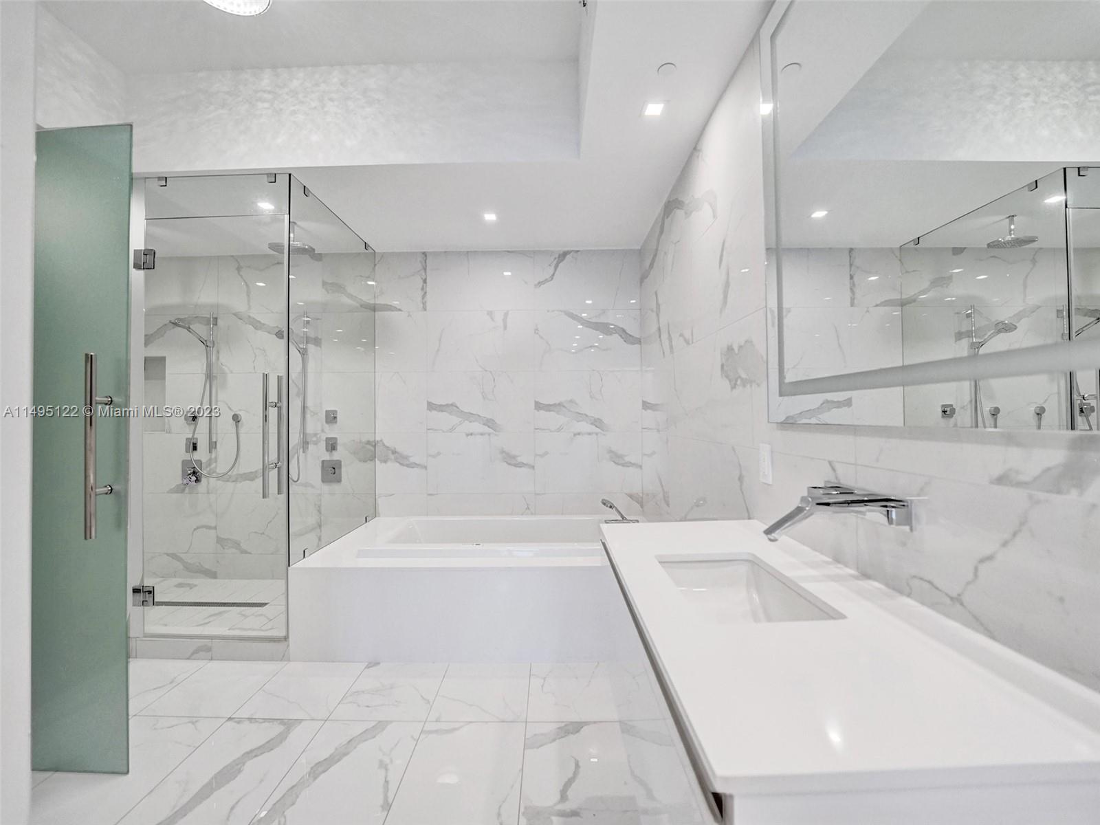 PRIVE CONDO - Residential