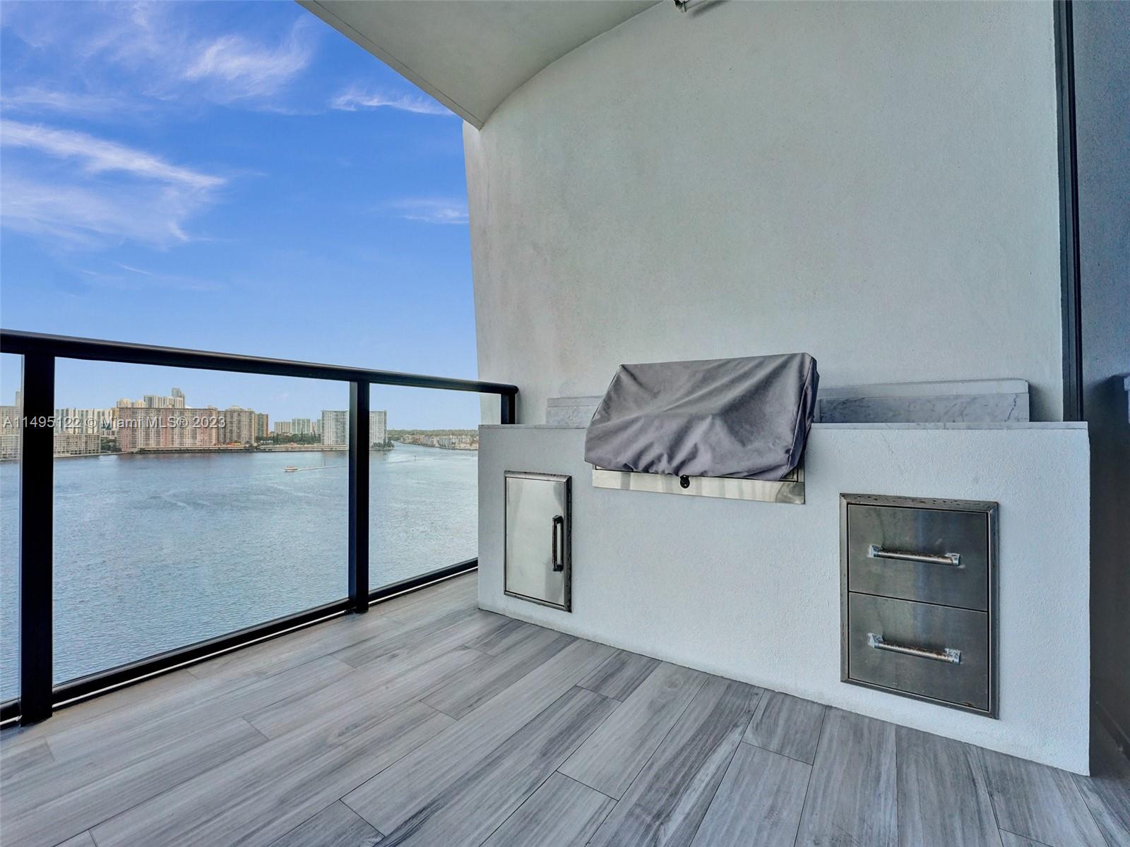 PRIVE CONDO - Residential