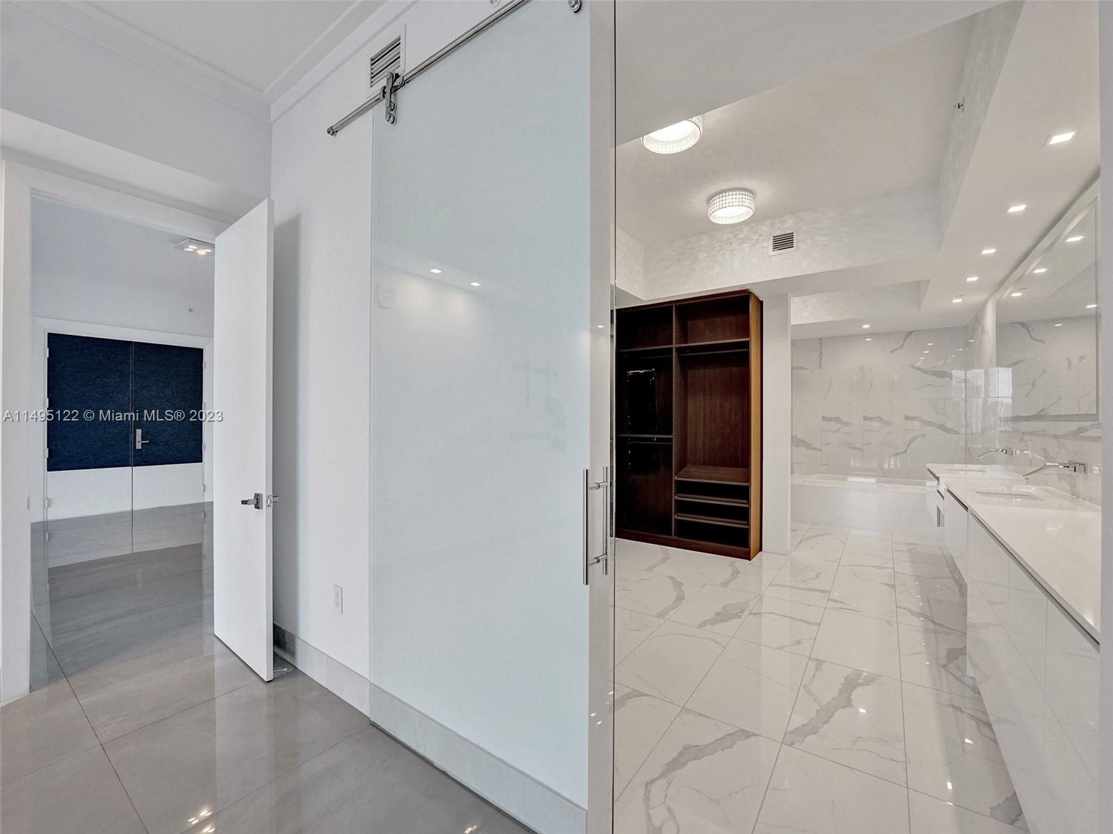 PRIVE CONDO - Residential