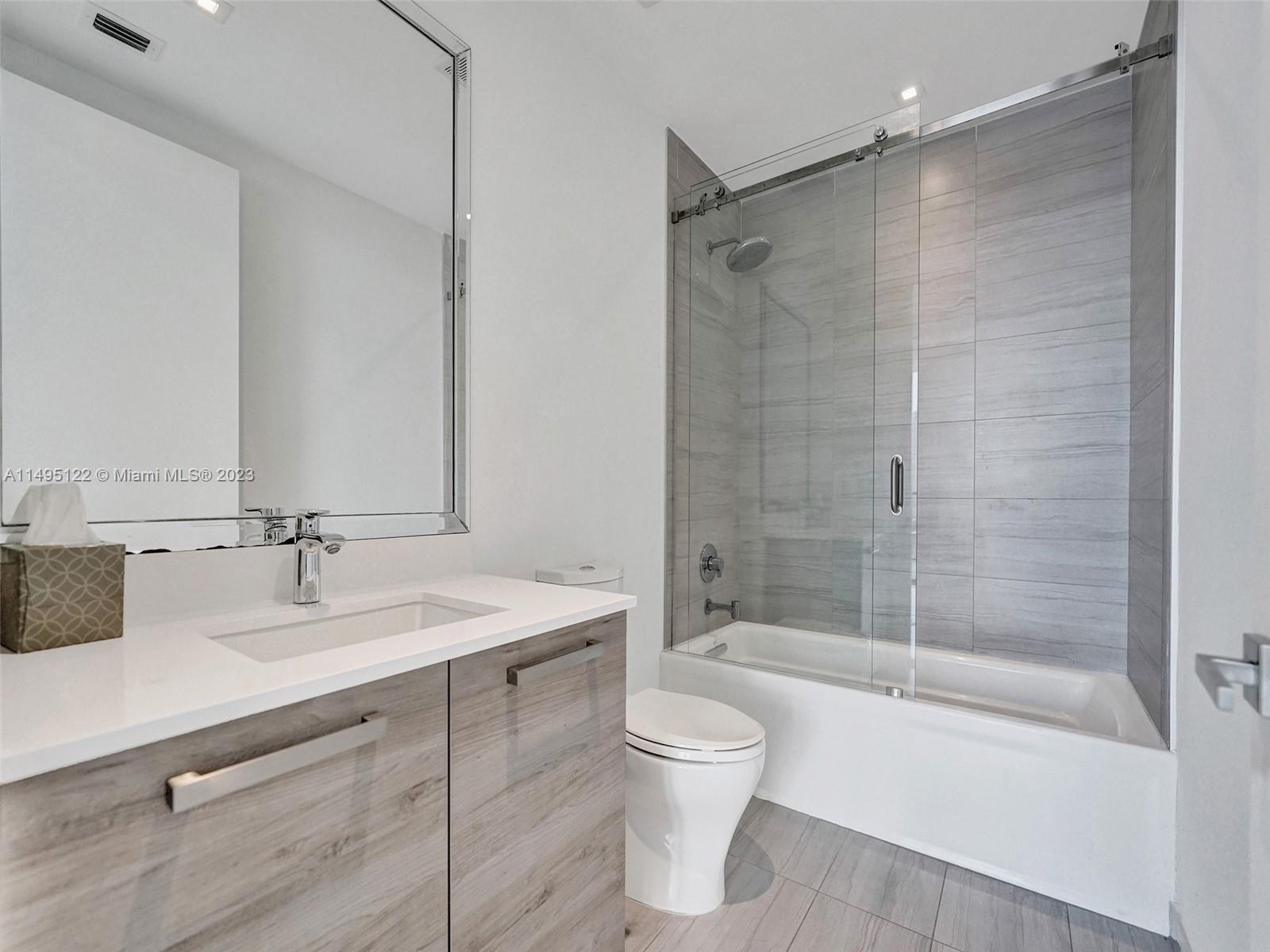 PRIVE CONDO - Residential