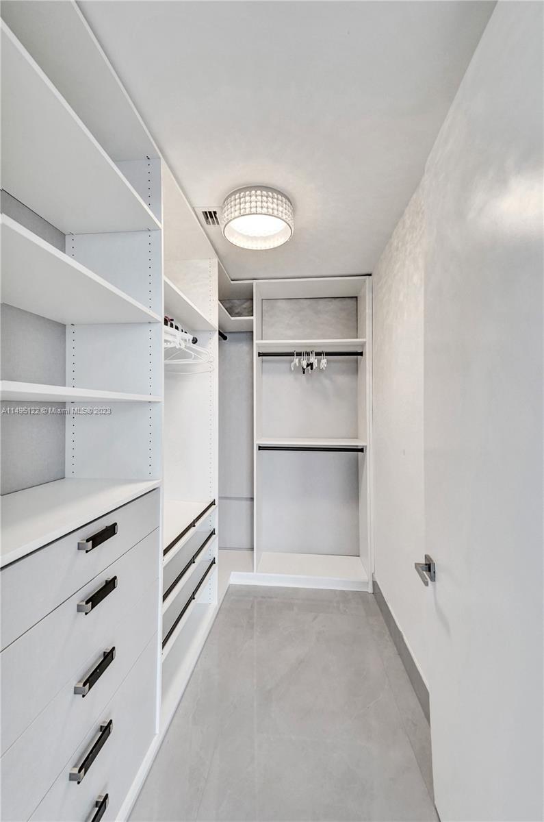 PRIVE CONDO - Residential