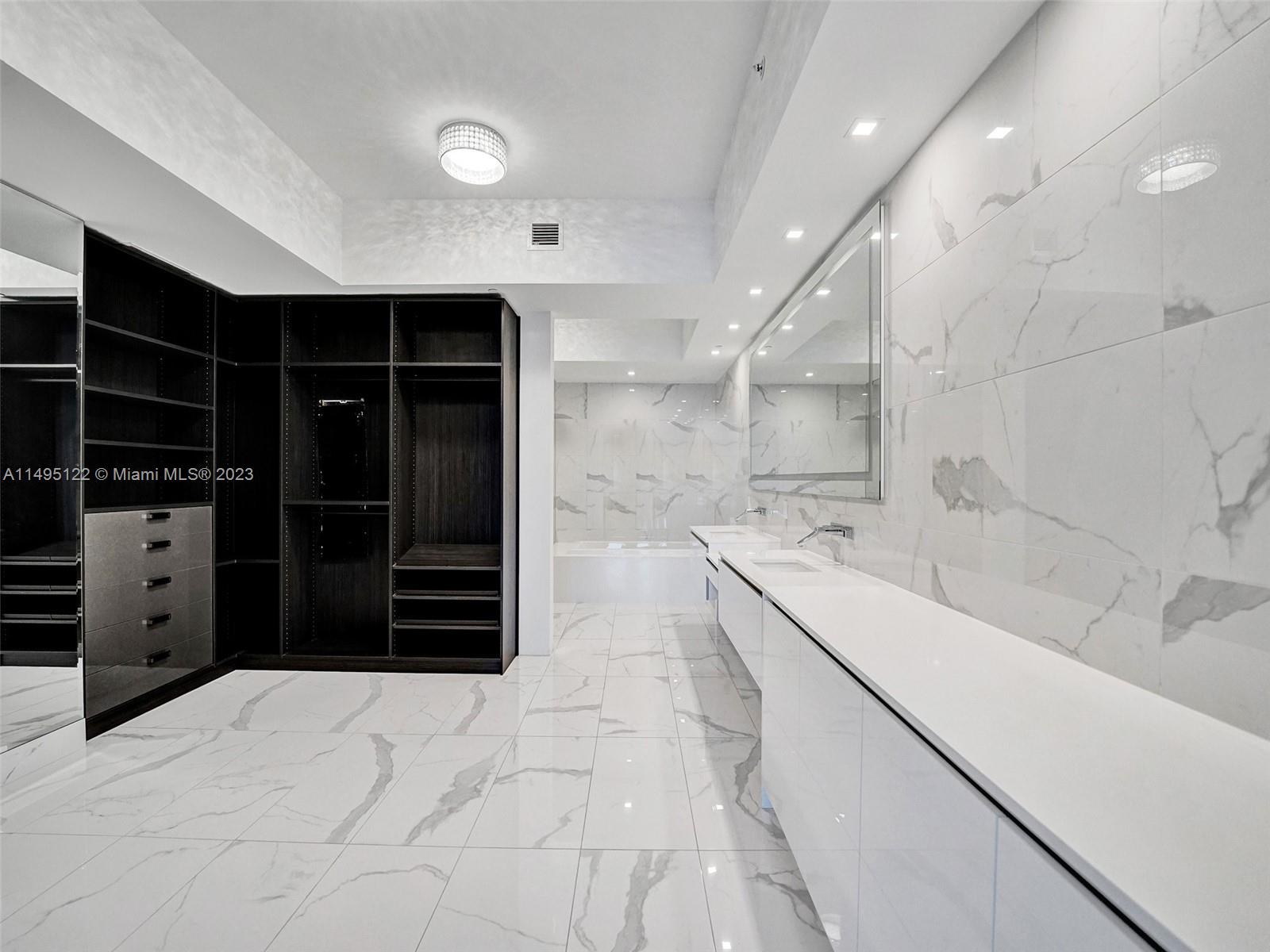 PRIVE CONDO - Residential