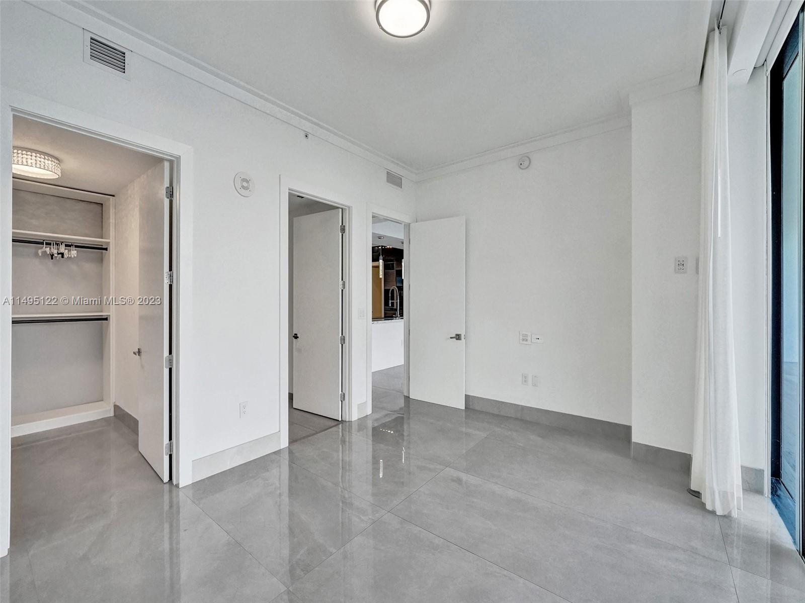 PRIVE CONDO - Residential