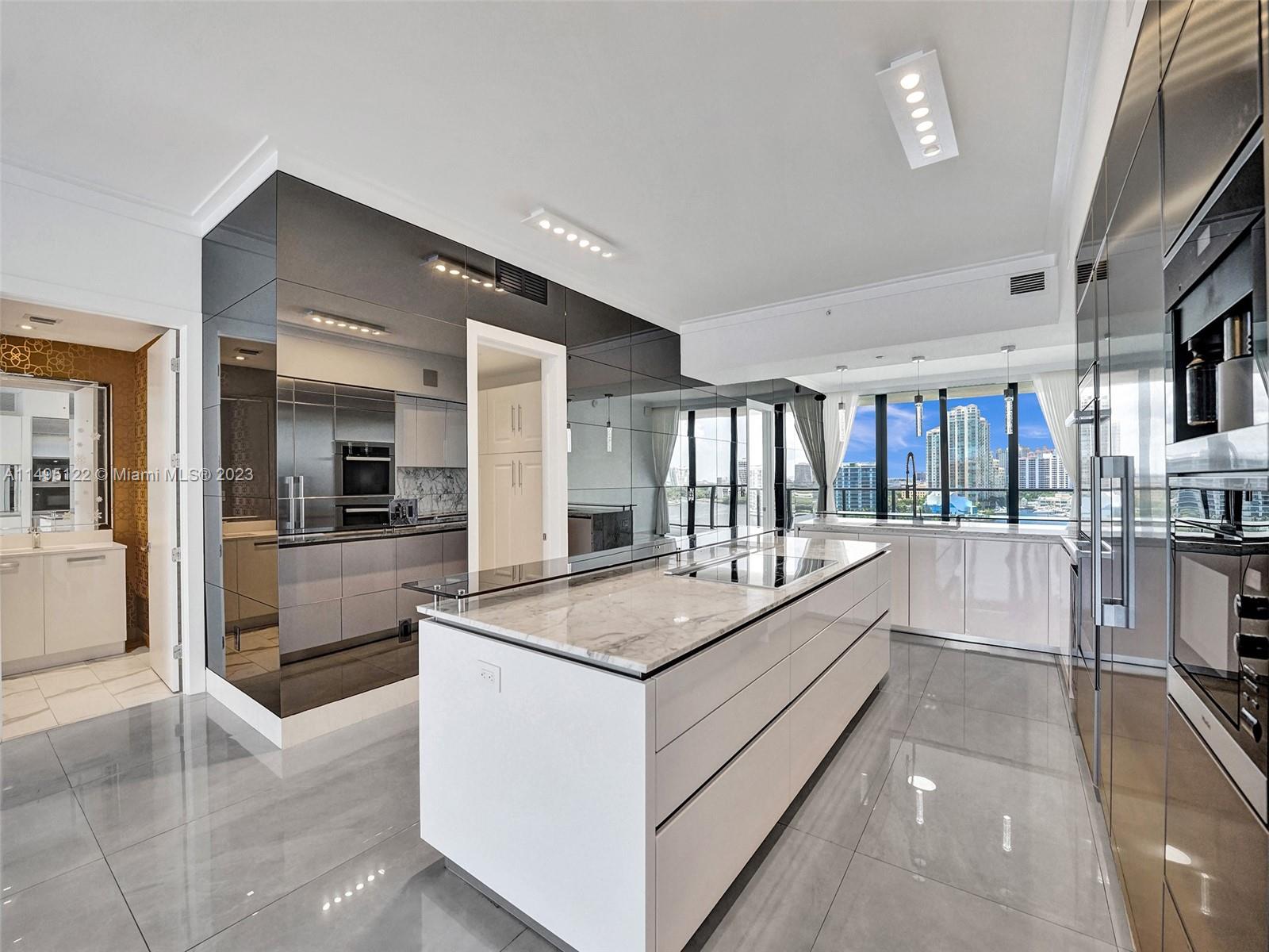 PRIVE CONDO - Residential