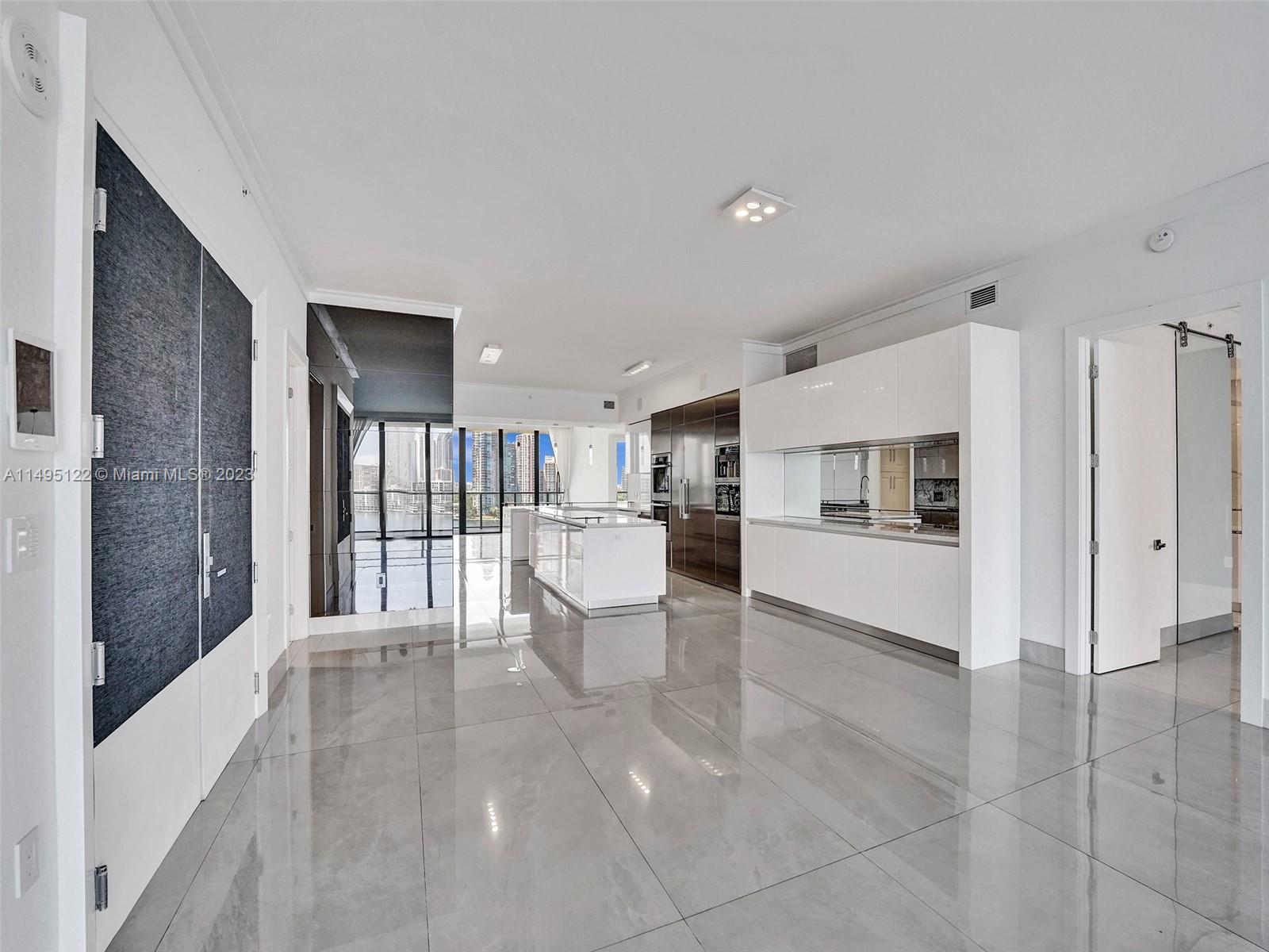 PRIVE CONDO - Residential