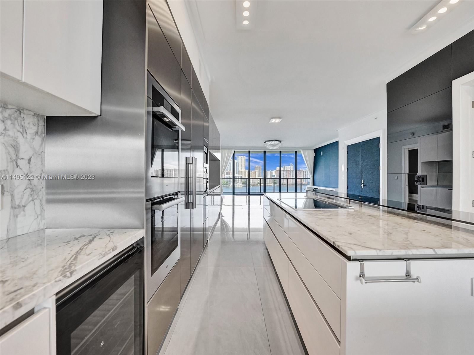 PRIVE CONDO - Residential