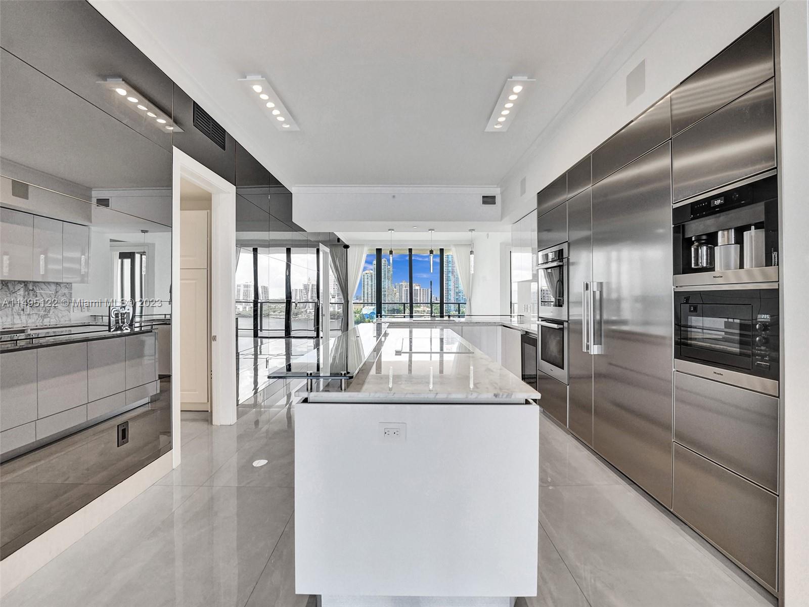 PRIVE CONDO - Residential