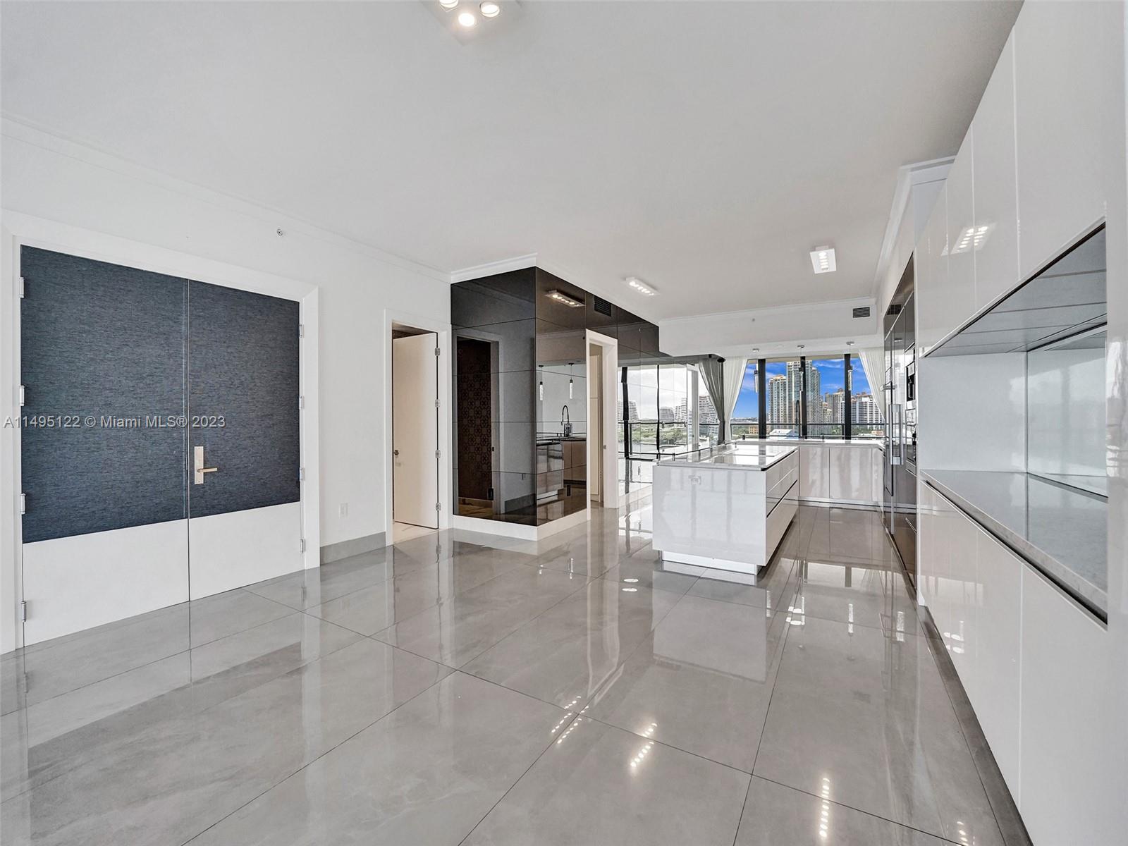 PRIVE CONDO - Residential