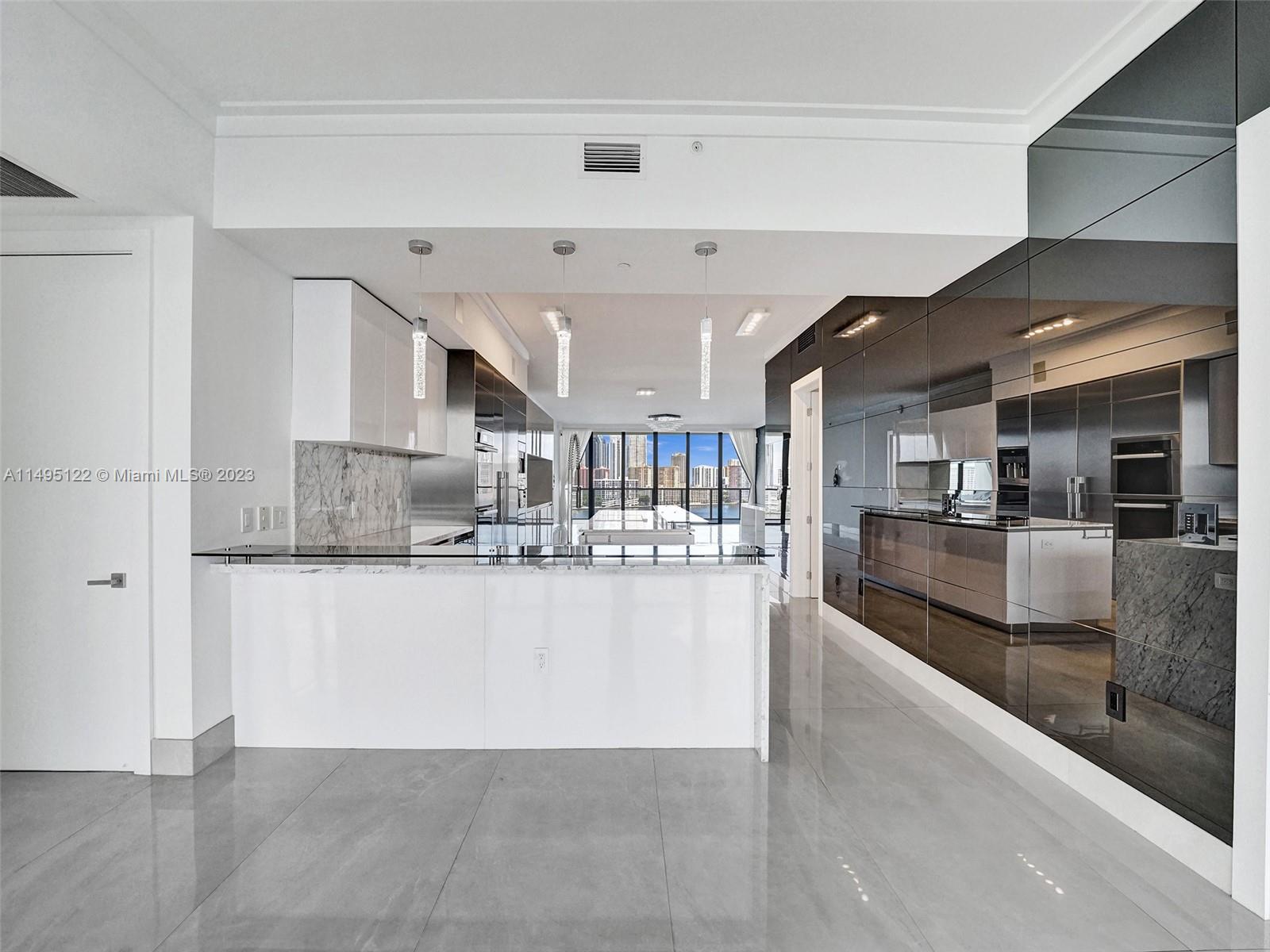 PRIVE CONDO - Residential