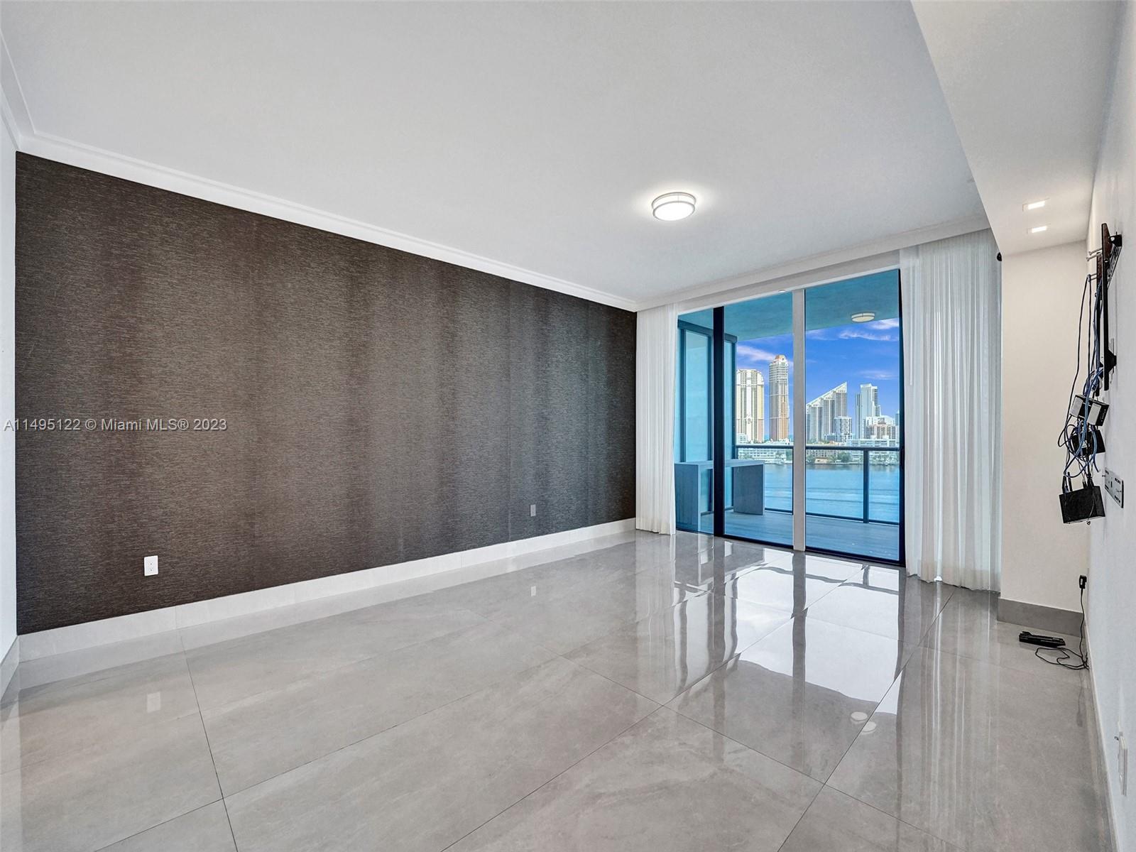 PRIVE CONDO - Residential
