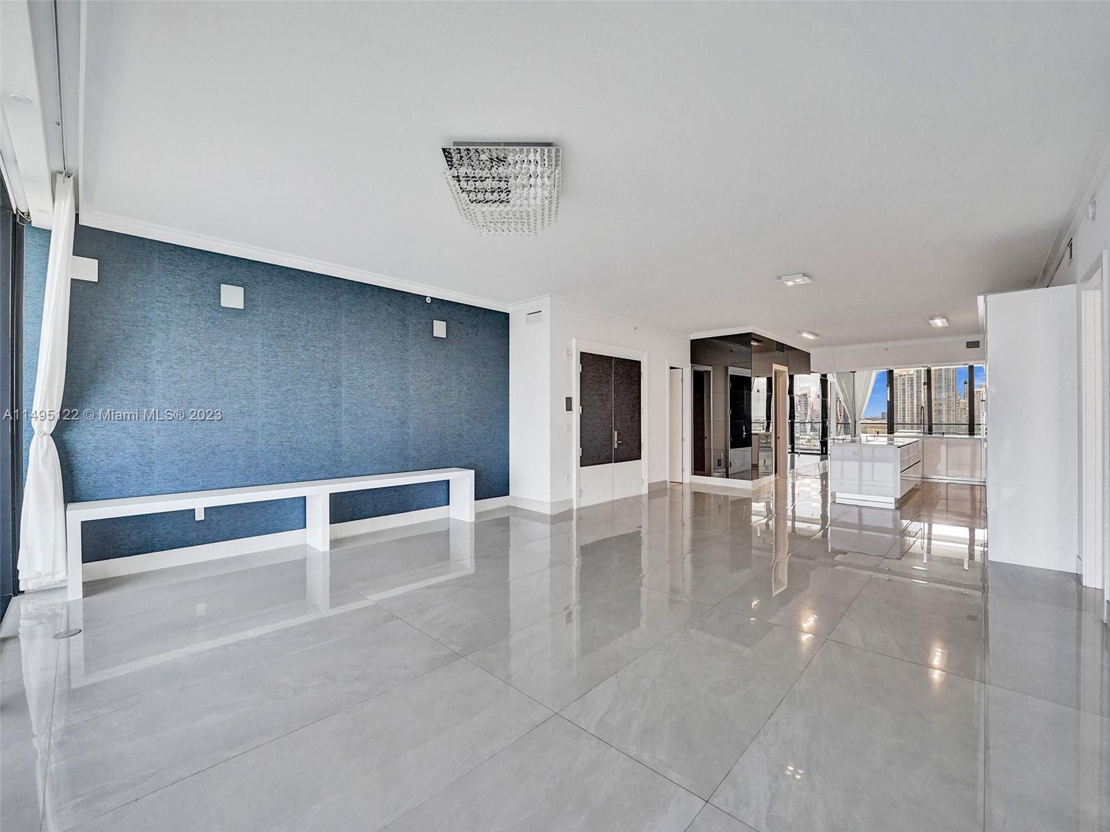 PRIVE CONDO - Residential