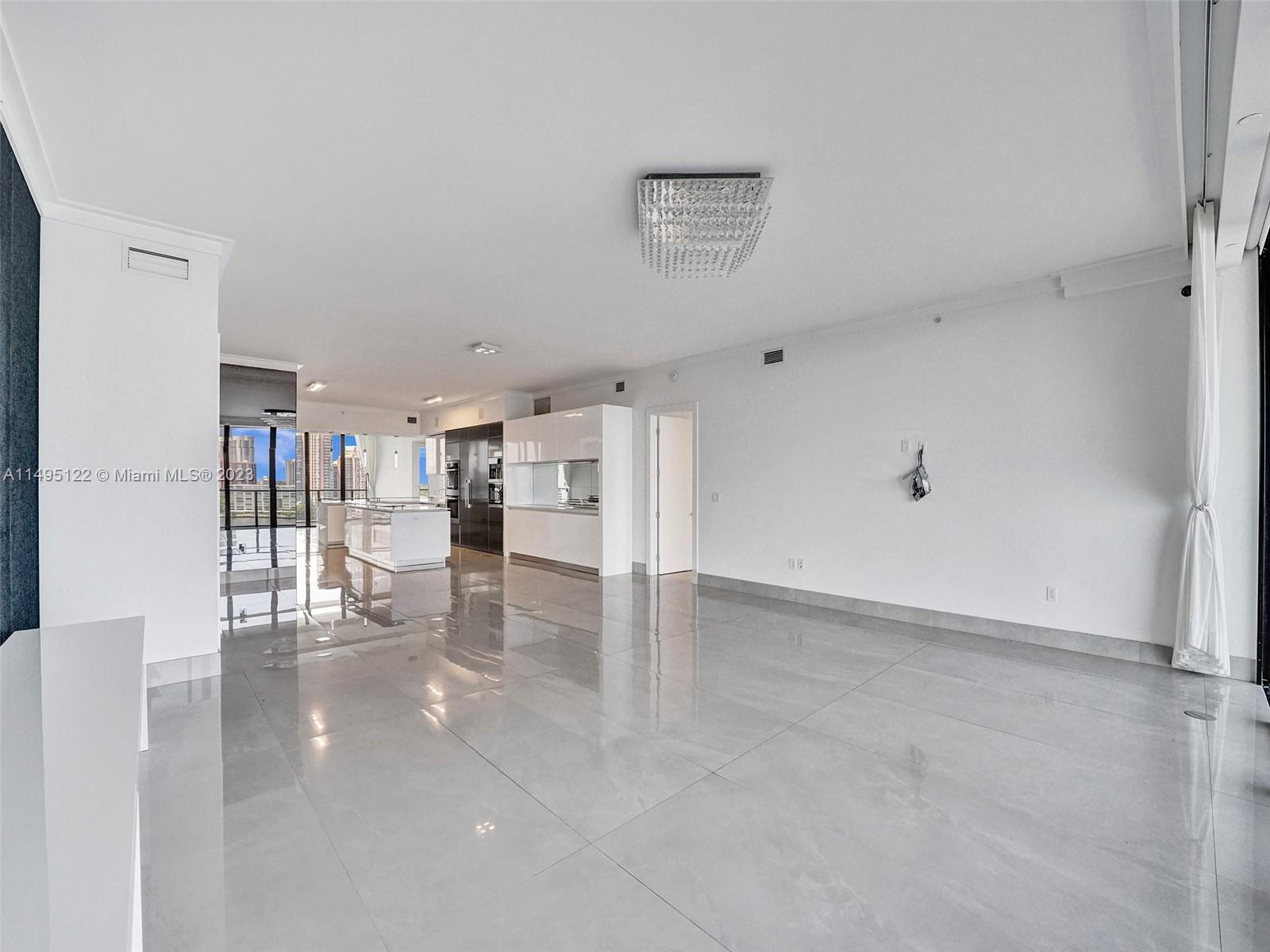 PRIVE CONDO - Residential