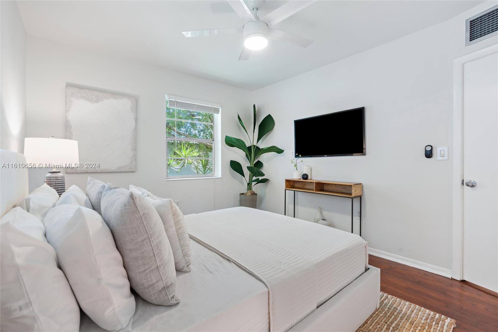 PATHWAYS CONDO - Residential