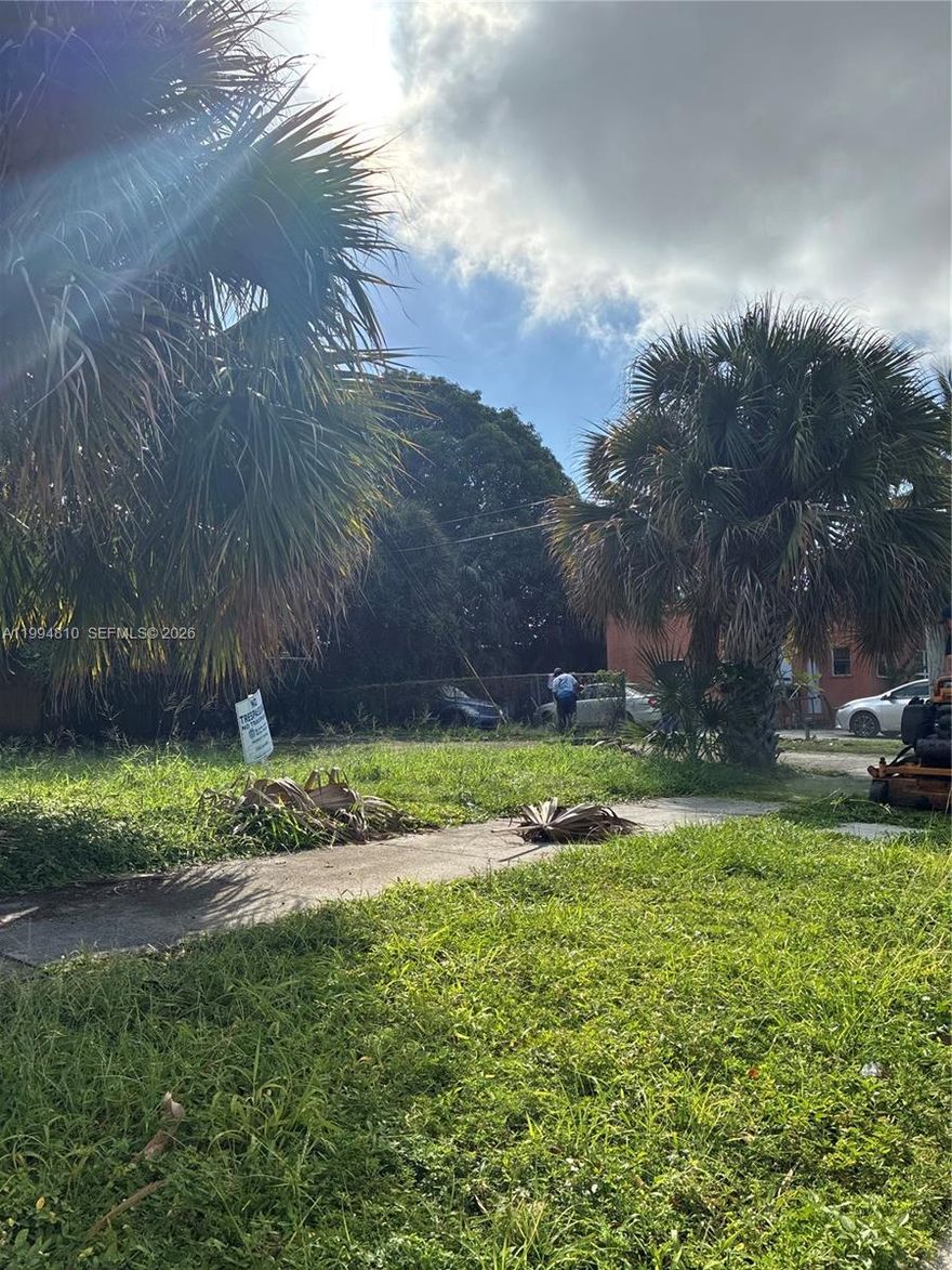ONE OF THE FEW LOTS AVAILABLE AT THE BEST LOCATION IN HISTORIC NORTHWOOD DISTRICT, THIS AREA IS BECOMING THE NEXT HIT IN WEST PALM BEACH, CLOSE TO THE BEACH AND I-95. TONS OF BUSINESS ON BROASWAY (US1) ( FEDERAL HIGHWAY )CALL NOW FOR SHOWING INSTRUCTIONS