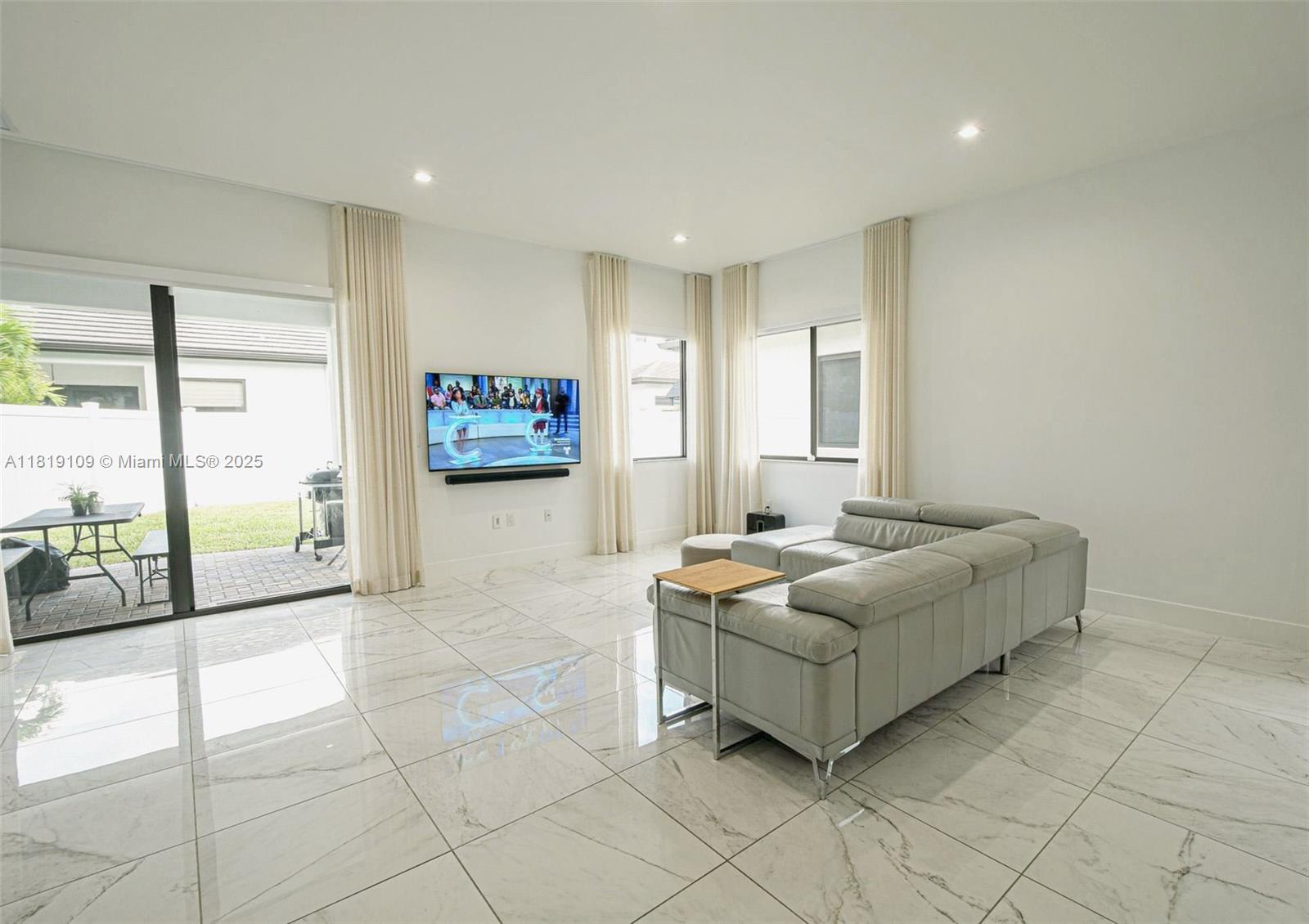 8137 NW 46th Ter