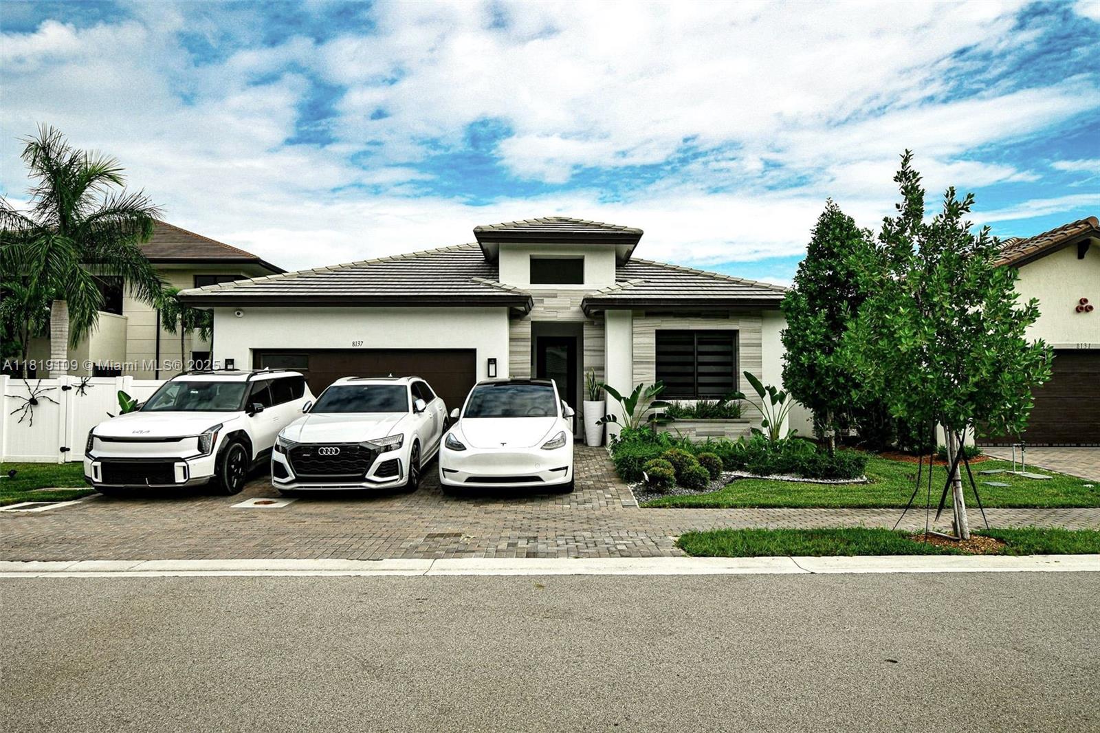 8137 Nw 46th Ter, Doral, Miami-Dade County, Florida - 4 Bedrooms  
3 Bathrooms - 