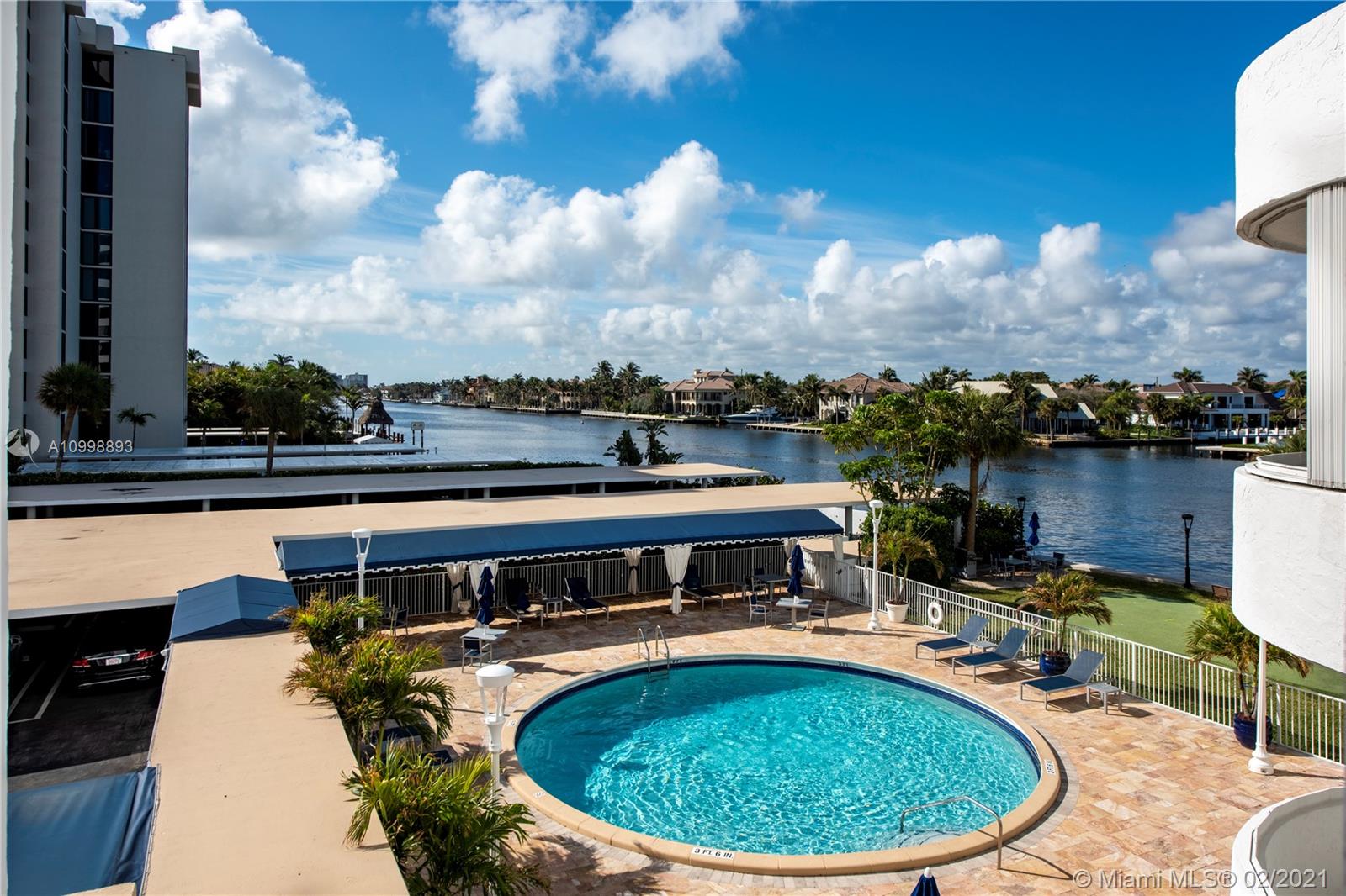 COASTAL HOUSE CONDO - Residential