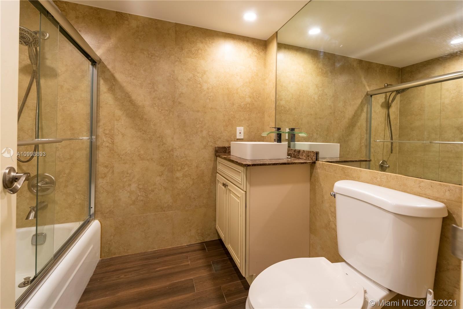 COASTAL HOUSE CONDO - Residential