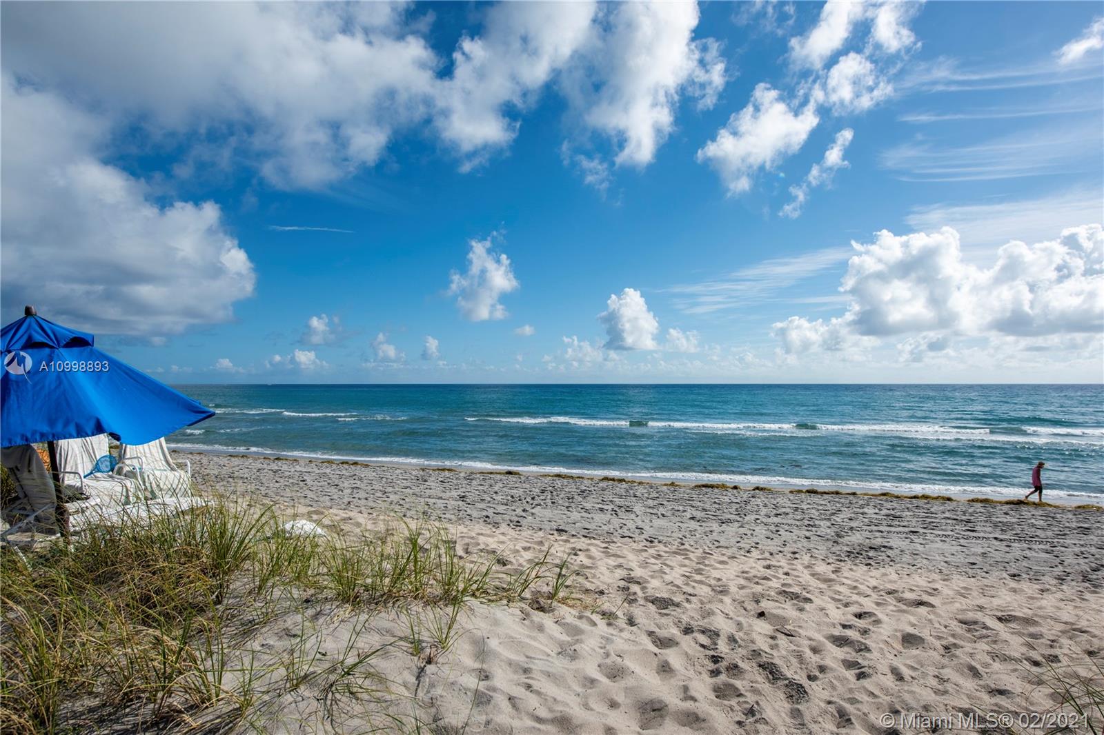 COASTAL HOUSE CONDO - Residential