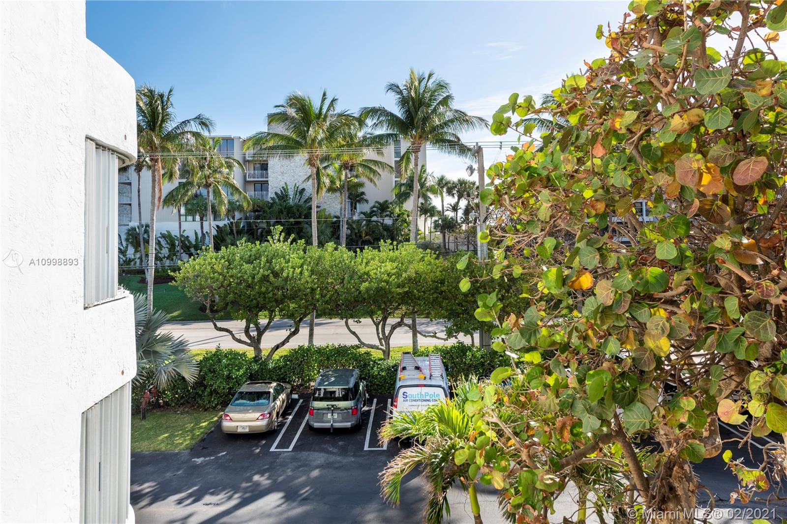 COASTAL HOUSE CONDO - Residential